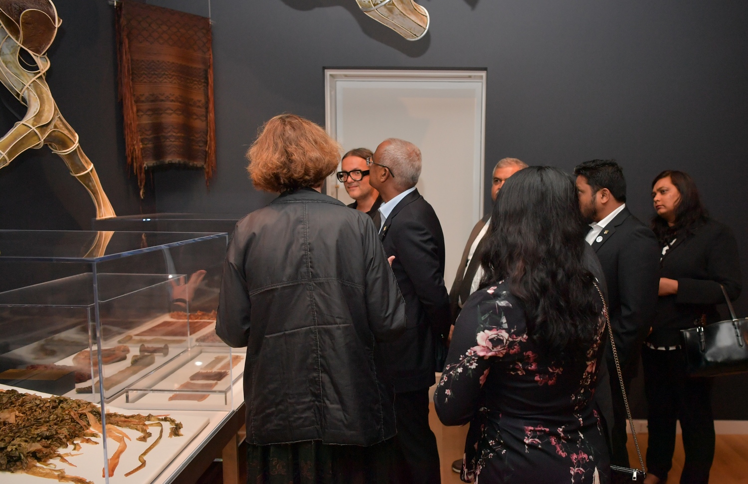 އެމެރިކާ، ނިއުޔޯކު: ސެޕްޓެމްބަރު 25، 2019: އ.ދ.ގެ ޢާންމު މަޖިލީހުގެ ބައްދަލުވުމެއްގެ ގޮތުގައި ކުރިއަށްދިޔަ ދެމެހެއްޓެނިވި ތަރައްގީގެ އަމާޒުތަކާބެހޭ ވިޔަފާރި ފޯރަމުގައި ދުނިޔޭގެ އެންމެ ފުރަތަމަ "ޕާލޭ ފިއުޗާ އައިލެންޑް ނޭޝަން" އަކީ ދިވެހިރާއްޖެ ކަމުގައި އިޢުލާނު ކުރުމަށް ބޭއްވި ބައްދަލުވުމުގައި ރައީސް އިބްރާހިމް މުހައްމަދު ސޯލިހު ބައިވެރިވެ ވަޑައިގަންނަވަނީ.-- ފޮޓޯ: ރައީސް އޮފީސް