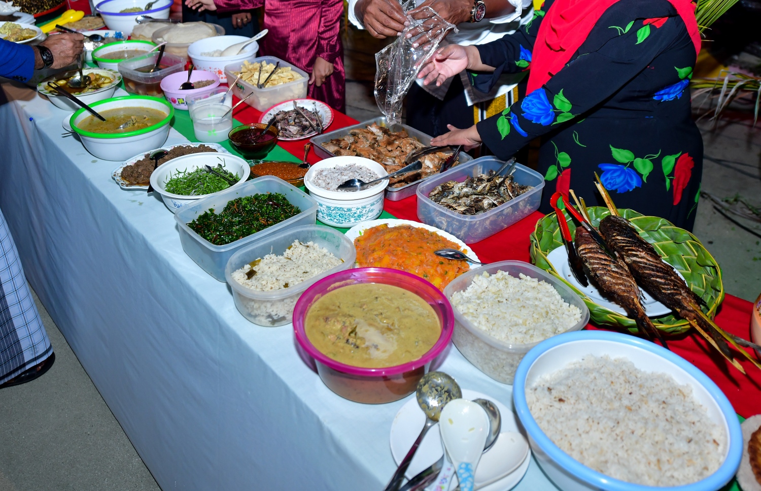 ވ. ކެޔޮދޫގައި ރޭ ބޭއްވި ދިވެހި ކެއުން. --މިހާރު ފޮޓޯ/ ނިޝާން އަލީ