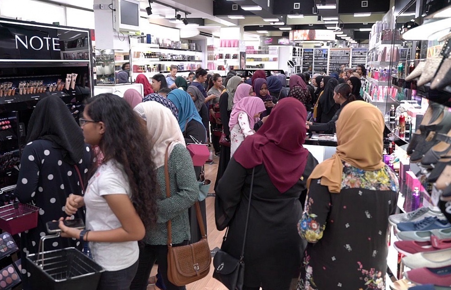 ނިއު އެޑިޝަނުން ބަޔަކު ވިޔަފާރި ކުރަނީ-- ފޮޓޯ: ނިއު އެޑިޝަން