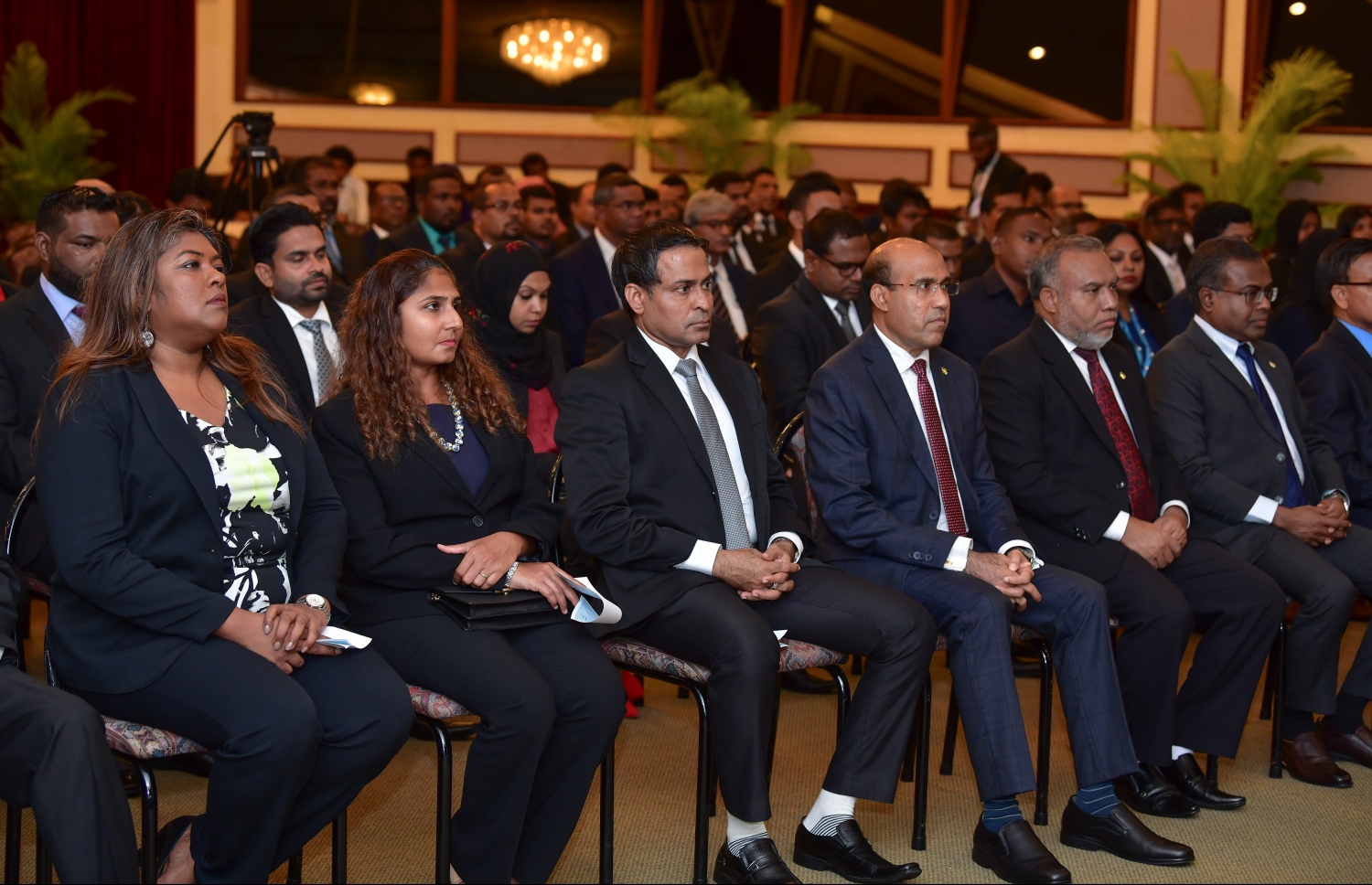 ބަނޑޮސް- 28 ސެޕްޓެމްބަރ 2019: އާއިލީ އަދުލުގެ ނިޒާމު ހަރުދަނާ ކުރުމަށް "ޖުޑިޝަލް ސިމްފޯޒިއަމް އޮން ފެމިލީ ޖަސްޓިސް" ގެ ނަމުގައި ބަނޑޮސް އައިލެންޑް ރިސޯޓްގައި ރޭ ފެށި ކޮންފަރެންސްގައި ސުޕްރީމް ކޯޓުގެ ފަނޑިޔާރުން ބައިވެރިވެވަޑައިގަންނަވަނީ--. ފޮޓޯ:ނިޝާން އަލީ/މިހާރު