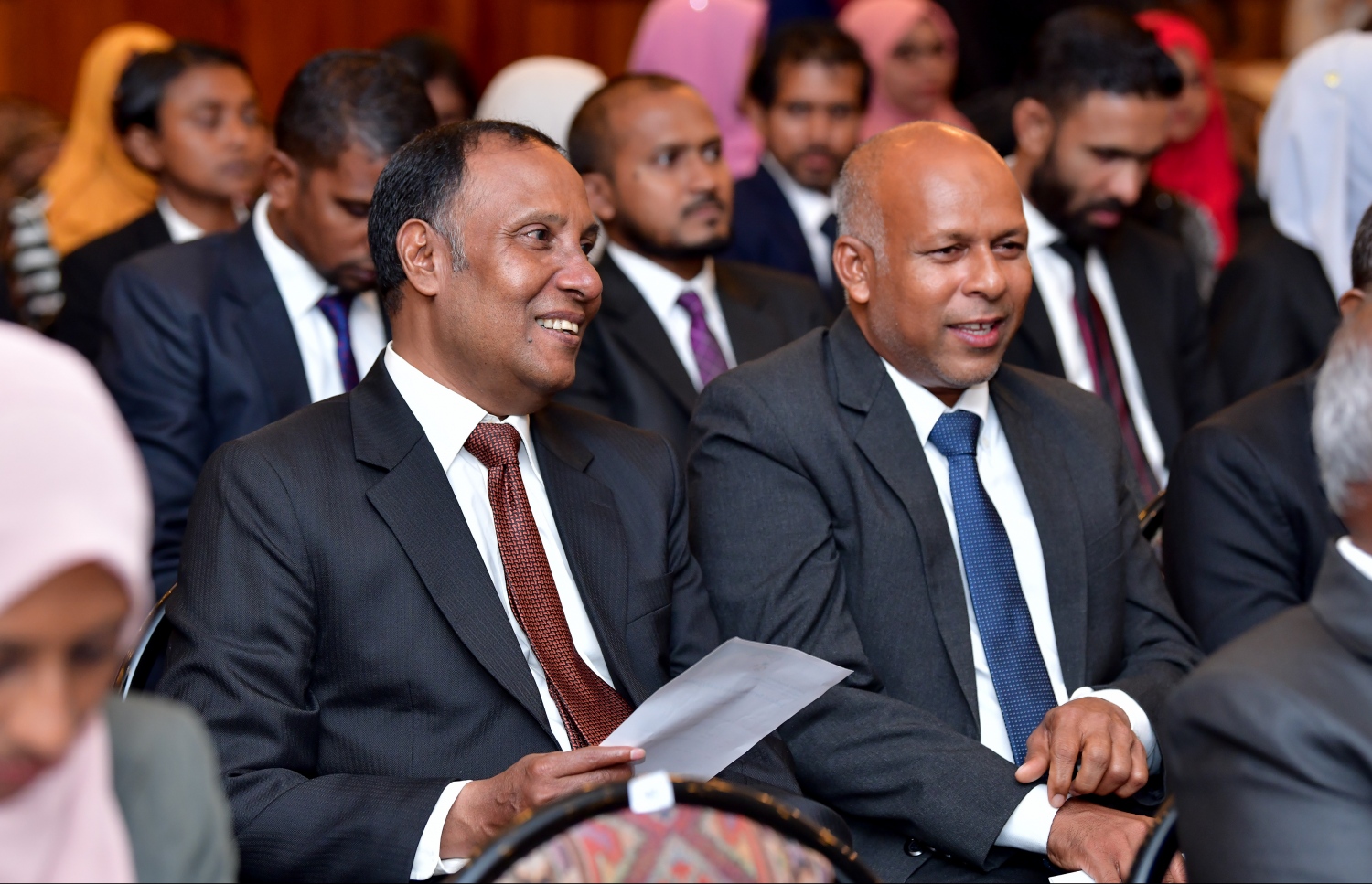 ބަނޑޮސް އައިލެންޑް ރިސޯޓު: ސެޕްޓެމްބަރު 27، 2019- އާއިލީ އަދުލުގެ ނިޒާމު ހަރުދަނާ ކުރުމަށް "ޖުޑިޝަލް ސިމްފޯޒިއަމް އޮން ފެމިލީ ޖަސްޓިސް" ގެ ނަމުގައި ކުރިއަށް ގެންދާ ކޮންފަރެންސް ފެށުމުގެ ރަސްމިއްޔާތުގައި ބައެއް ފަނޑިޔާރުން ބައިވެރިވެވަޑައިގަންނަވަނީ.---ފޮޓޯ: ނިޝާން އަލީ/މިހާރު