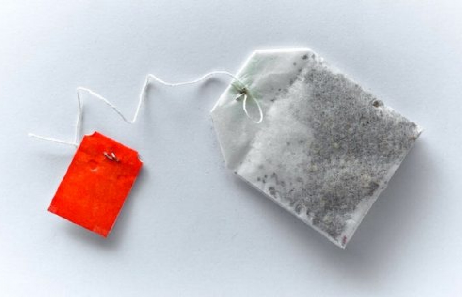 ކަރުދާހުގައި ބަންދުކޮށްފައިވާ ސައިފަތް ޕެކެޓެއް: ޕްލާސްޓިކް ހުންނަނީ ޕްލާސްޓިކް ޕެކެޓްގައި ހުންނަ ސައިފަތުގައި