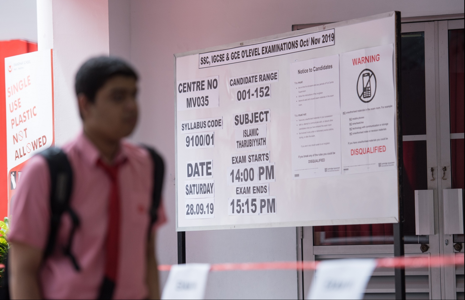 މާލެ: ސެޕްޓެމްބަރު 28، 2019- މި އަހަރުގެ އޯލެވެލް އަދި އެސްއެސްސީ އިމްތިހާނު ފެށުމުގެ ގޮތުން، ފުރަތަމަ ޓެސްޓަށް ދަރިވަރުން ހާޒިރުވަނީ.---ފޮޓޯ: ހުސައިން ވަހީދު/މިހާރު