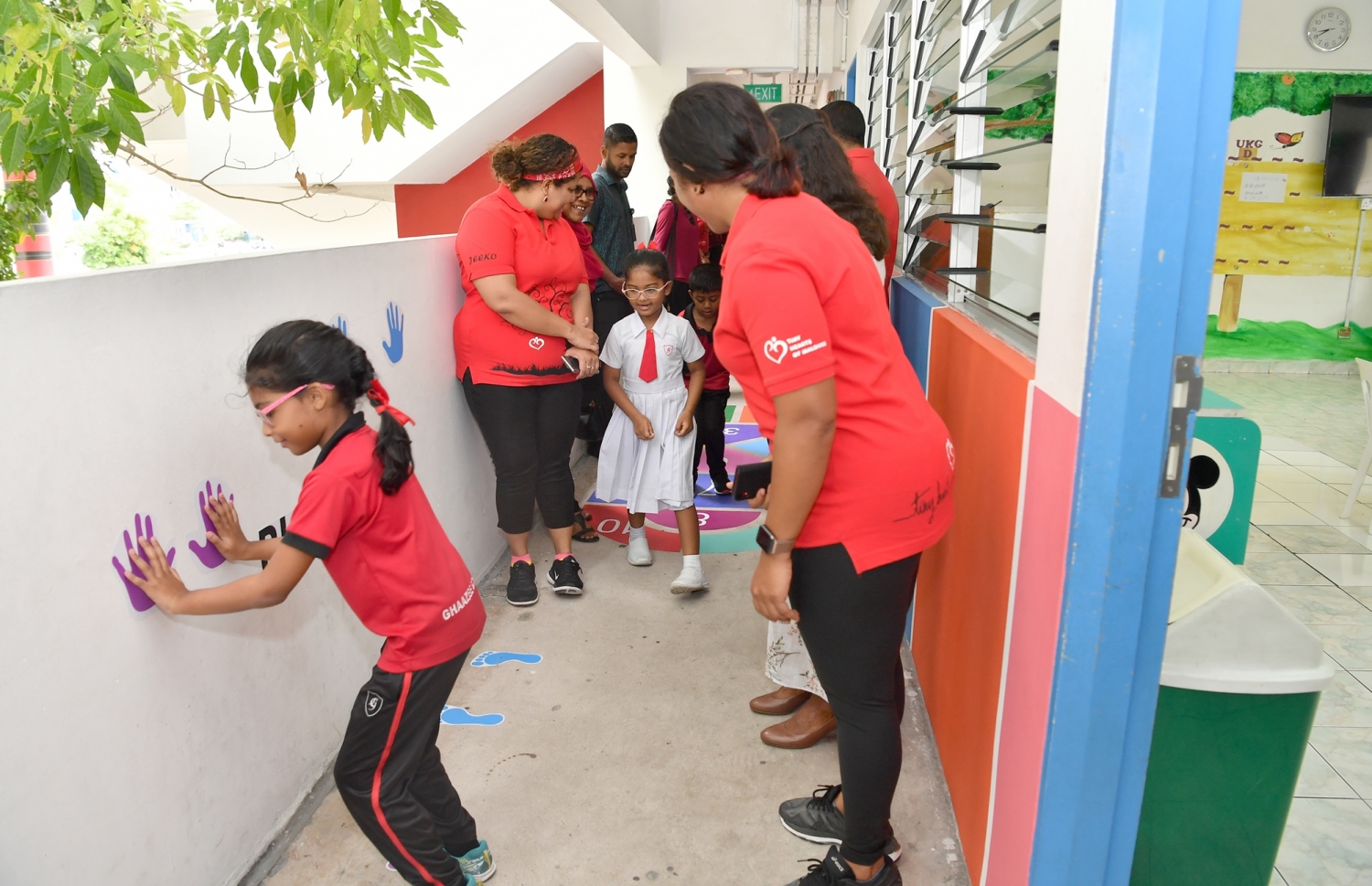 އެޑިއުކޭޝަން މިނިސްޓްރީ އަދި ޓައިނީ ހާޓްސް ގުޅިގެން ފެށި ކޮރިޑޯ އެކްޓިވިޓީގައި، ޣާޒީ ސްކޫލުގެ ދަރިވަރުން ހަރަކާތްތެރިވަނީ.-- ފޮޓޯ: ރައީސް އޮފީސް