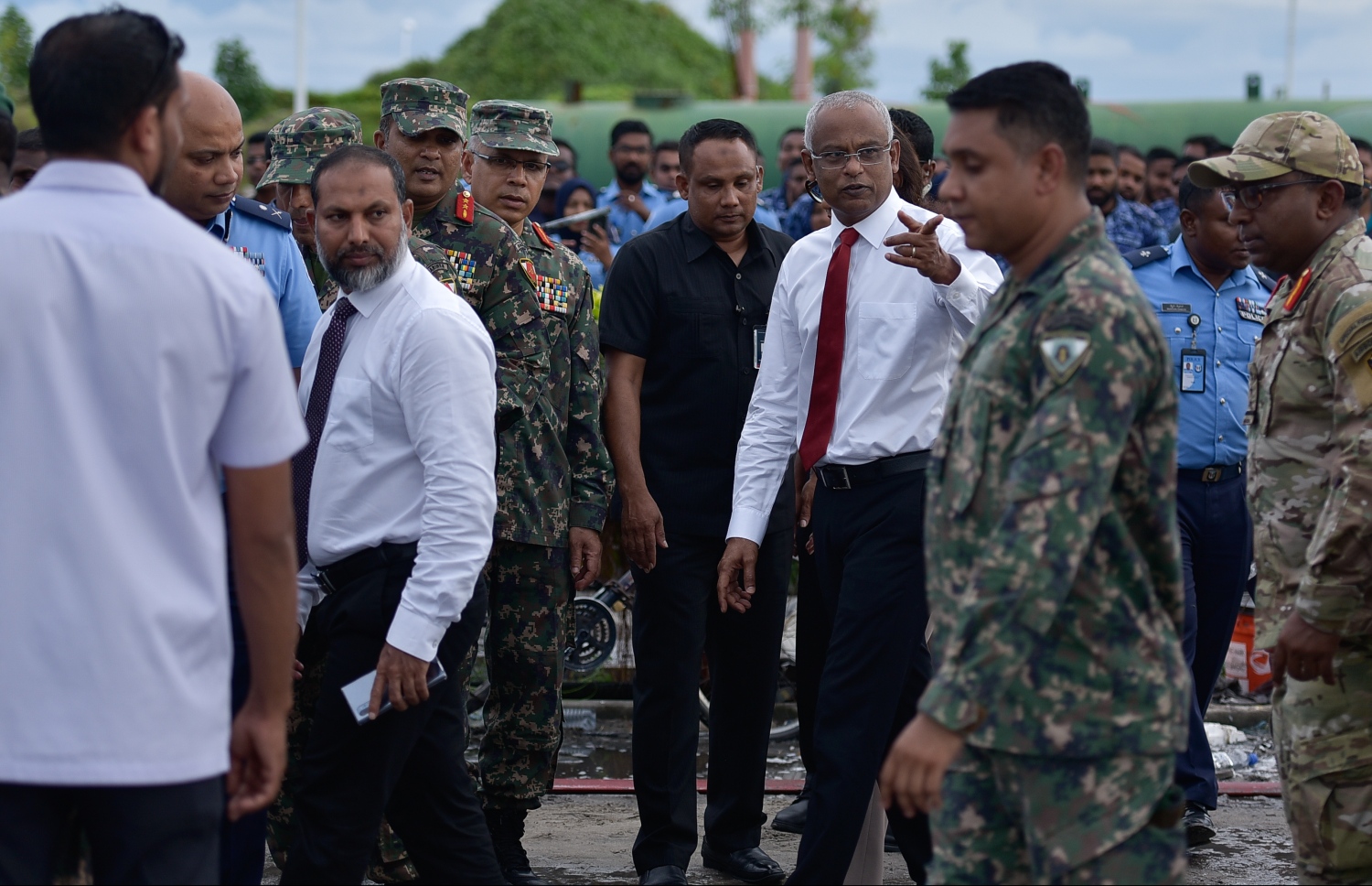 30 ސެޕްޓެމްބަރ 2019: އަލިފާނުގެ ހާދިސާ ހިނގި ސަރަހައްދަށް ރައީސް އިބްރާހިމް މުހައްމަދު ސޯލިހް ވަޑައިގެން އެ ސަރަހައްދު ބައްލަވާލަނީ.---ފޮޓޯ: ނިޝާން އަލީ/މިހާރު