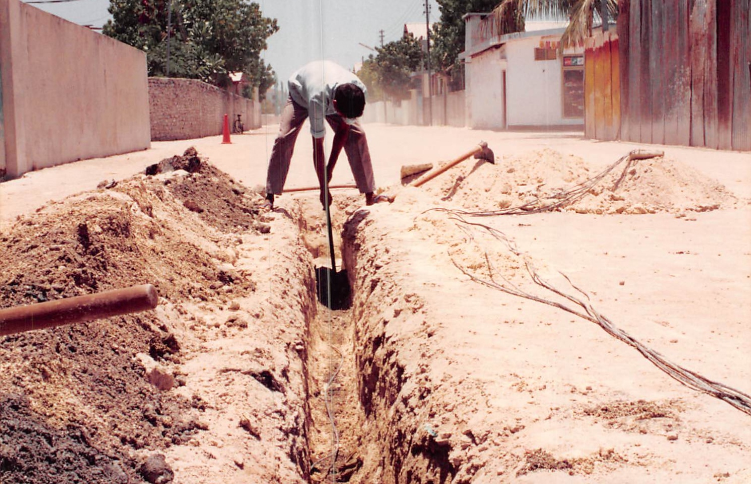 ދިރާގުން ނެޓްވޯކް ގުޅާލުމުގެ މަސައްކަތް ކުރަނީ-- ފޮޓޯ: ދިރާގު