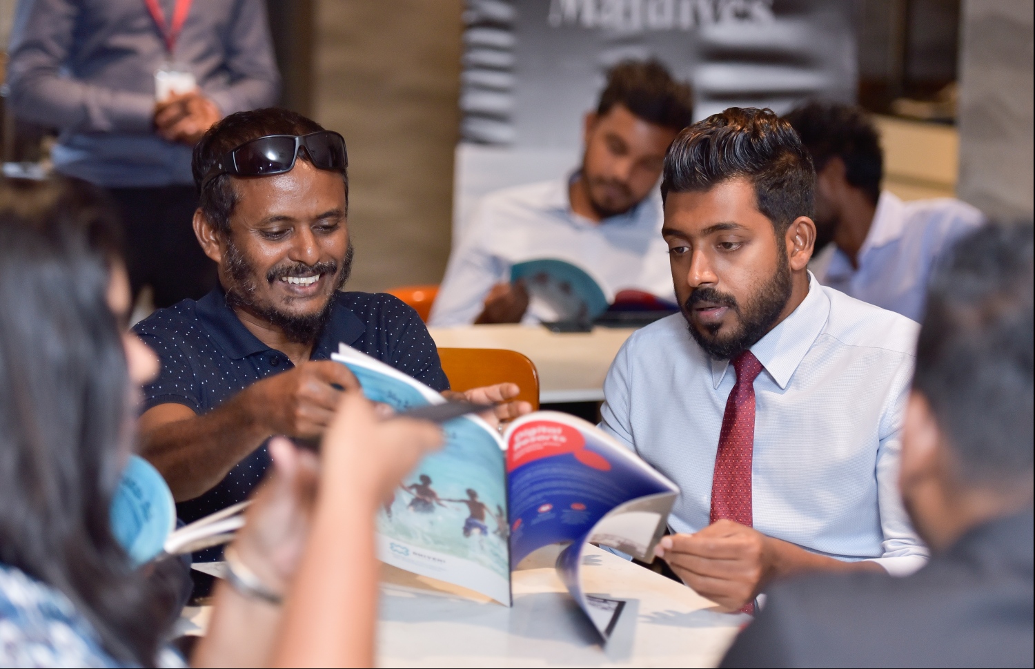 މާލެ: އޮކްޓޫބަރު 1، 2019- "މިހާރު"ގެ ފަރާތުން ވިޔަފާރިއަށް ހާއްސަކޮށްގެން އަހަރަކު އެއްފަހަރު ނެރޭ "ބްރޭންޑްސް އޮފް މޯލްޑިވްސް" މެގަޒިން ނެރުމުގެ ގޮތުން މާގިރި ހޮޓަލްގައި ބޭއްވި ހަފްލާގެ ތެރެއިން.---ފޮޓޯ: ހުސައިން ވަހީދު/މިހާރު