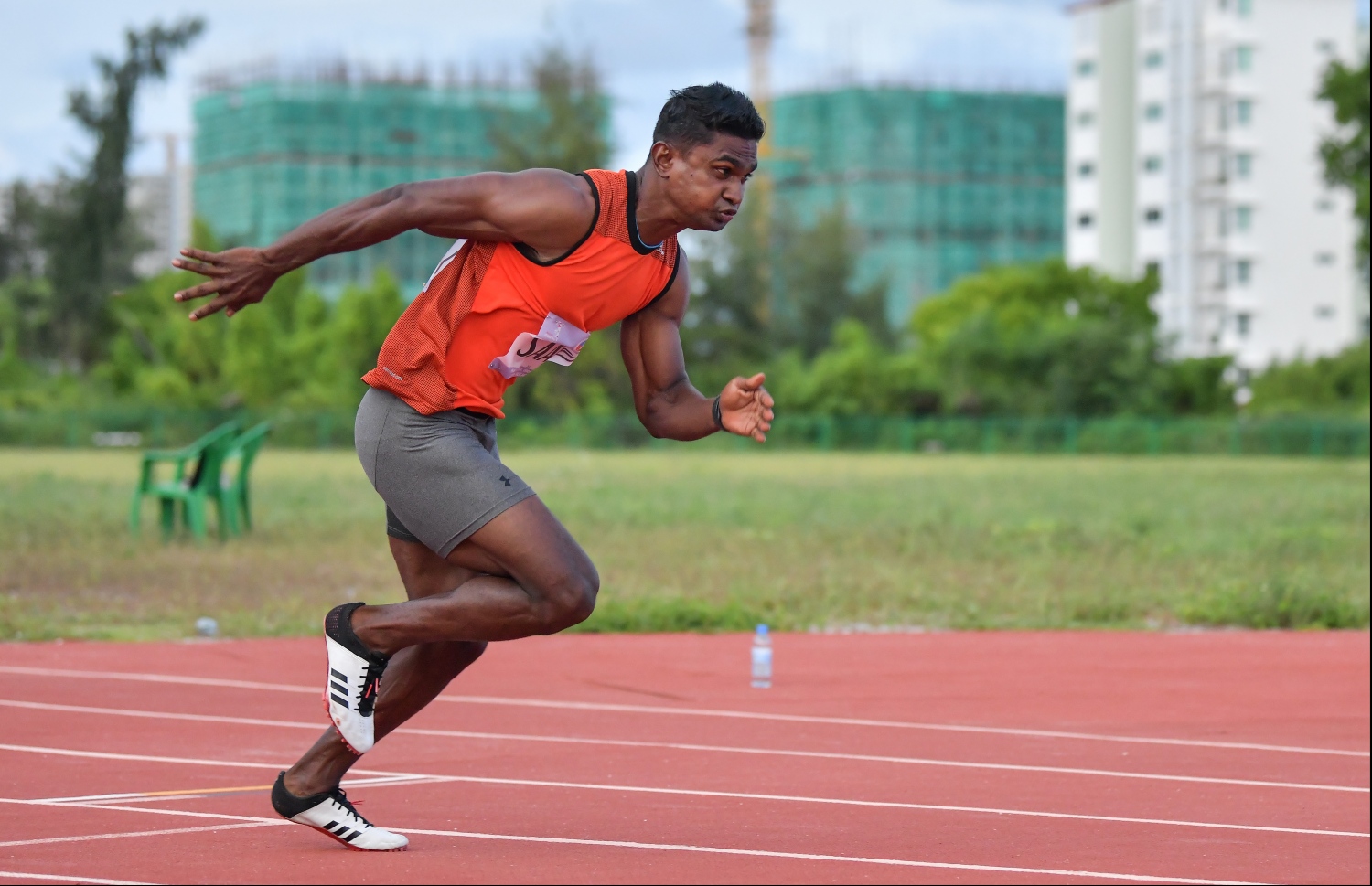 ސާއިދު 400 މީޓަރު ރޭހުގައި ދުވަނީ. --ފޮޓޯ: ހުސެއިން ވަހީދު/ މިހާރު