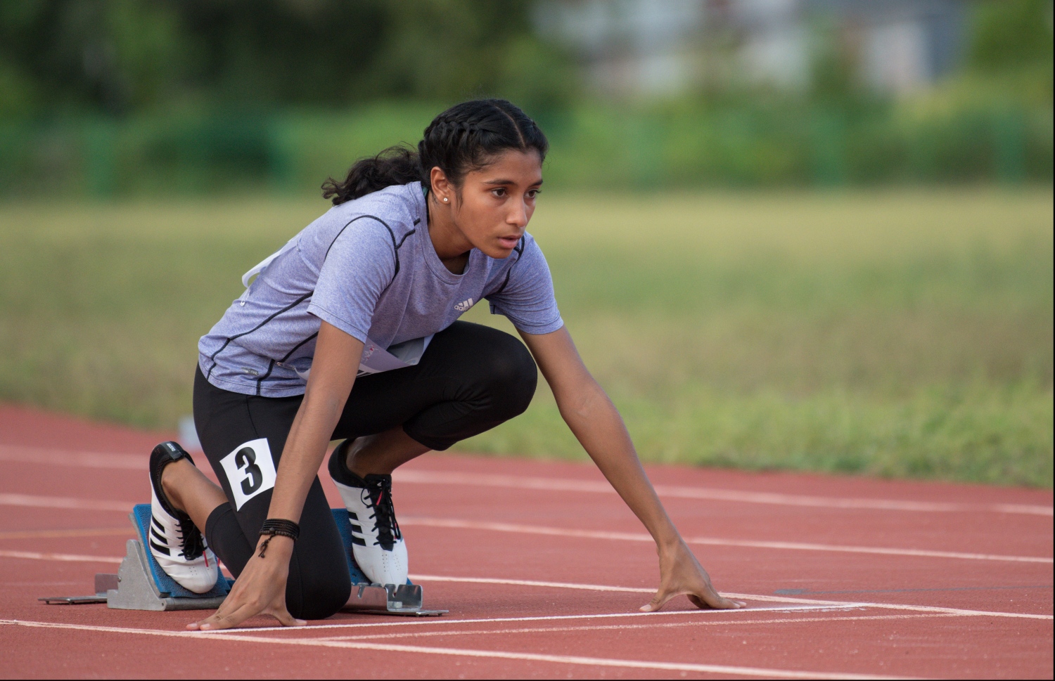 ހިމްނާ 400 މީޓަރު ރޭސް ފަށަން ތައްޔާރުވެފައި. --ފޮޓޯ: ހުސެއިން ވަހީދު/ މިހާރު