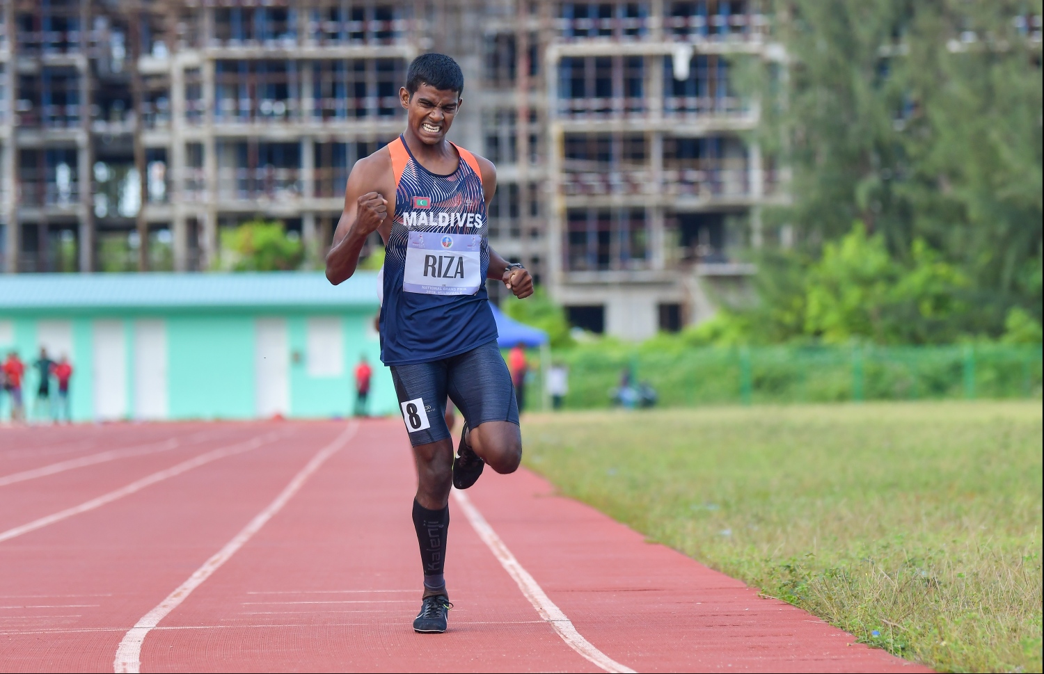 1500 މީޓަރު ދުވުން ކާމިޔާބުކުރުމަށް ފަހު ރިޒާ އުފާފާޅުކުރަނީ. --ފޮޓޯ: ހުސެއިން ވަހީދު/ މިހާރު