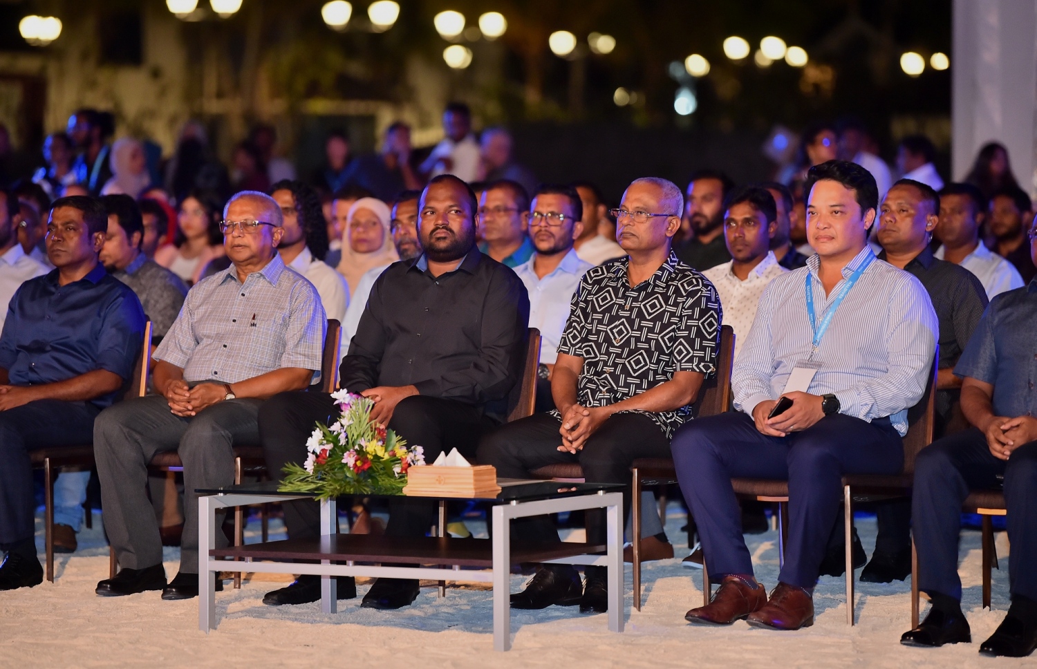 ކްރޮސްރޯޑްސް މޯލްޑިވްސް: އޮކްޓޯބަރު 3، 2019: ދުނިޔޭގެ ފަތުރުވެރިކަމުގެ ދުވަސް 2019 ފާހަގަކުރުމަށް ކްރޮސްރޯޑްސް މޯލްޑިވްސްގައި ބޭއްވި ރޭގަނޑުގެ ޖާފަތުގައި ރައީސް އިބްރާހިމް މުހައްމަދު ސޯލިހު އަދި ޓޫރިޒަމް މިނިސްޓަރު އަލީ ވަހީދު ބައިވެރިވެ ވަޑައިގަންނަވަނީ.-- ފޮޓޯ: ރައީސް އޮފީސް