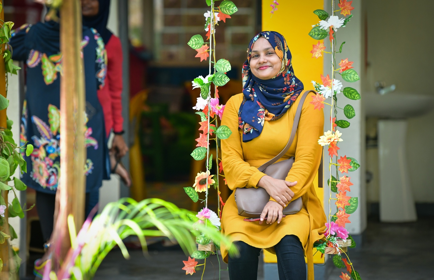 މާލެ: އޮކްޓޯބަރު 6، 2019:ބައިނަލްއަގްވާމީ ޓީޗަރުންގެ ދުވަސް ފާހަގަ ކުރުމުގެ ގޮތުން ތާޖުއްދީން ސްކޫލުގައި ބޭއްވި ހަރަކާތުގެ ތެރެއިން ، ރާއްޖޭގެ ސްކޫލުތަކުގައި ބައިނަލްއަގްވާމީ ޓީޗަރުންގެ ދުވަސް މިއަދު ވަރަށް ކުލަގަދަކޮށް ފާހަގަކުރި--.ފޮޓޯ:ނިޝާން އަލީ/މިހާރު