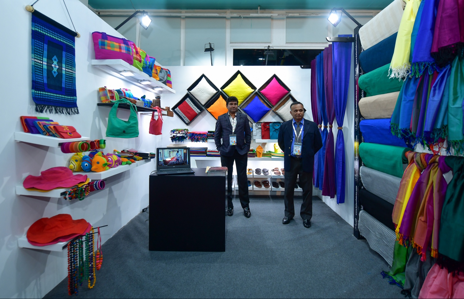 ހޮޓެލް އޭޝިއާ އެގްޒަބިޝަނުގެ ސްޓޯލެއް-- ފޮޓޯ: ނިޝާން އަލީ/ މިހާރު