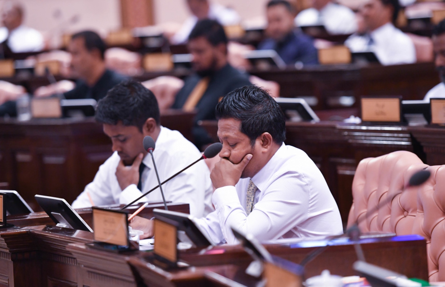 ރައްޔިތުންގެ މަޖިލިހުގެ މިއަދުގެ ޖަލްސާގައި މާފަންނު އުތުރު ދާއިރާގެ މެމްބަރު އިމްތިޔާޒް ފަހުމީ (ކ) ބައިވެރިވެވަޑައިގަންނަވަނީ. --- ފޮޓޯ: މަޖިލިސް