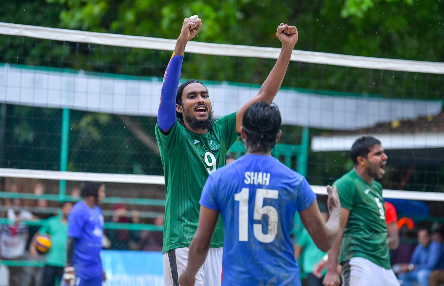 ބަނޑޮސް - 11 އޮކްޓޯބަރ 2019: އާލާ އިންޓަ ރިސޯޓް ވޮލީބޯޅަ މުބާރާތުގެ ޒޯން ޗެމްޕިއަންސް ލީގް ފައިނަލްގައި ރީތި ރަށާއި ބަނޑޮސް ބައްދަލުކުރި މެޗުގެ ތެރެއިން: މިމެޗު 3-1 ސެޓުން މޮޅުވެ ރިސޯޓް ވޮލީބޯޅަ މުބާރާތުގެ ޗެމްޕިއަންކަން ބަނޑޮސް މޯލްޑިވްސް އިން ވަނީ ދިފާއުކޮށްފައި--. ފޮޓޯ:ނިޝާން އަލީ/މިހާރު