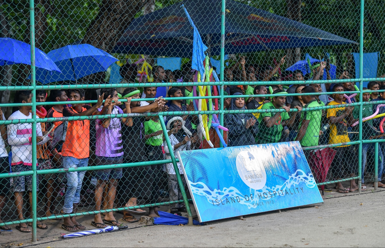 ބަނޑޮސް - 11 އޮކްޓޯބަރ 2019: އާލާ އިންޓަ ރިސޯޓް ވޮލީބޯޅަ މުބާރާތުގެ ޒޯން ޗެމްޕިއަންސް ލީގް ފައިނަލްގައި ރީތި ރަށާއި ބަނޑޮސް ބައްދަލުކުރި މެޗުގެ ތެރެއިން: މިމެޗު 3-1 ސެޓުން މޮޅުވެ ރިސޯޓް ވޮލީބޯޅަ މުބާރާތުގެ ޗެމްޕިއަންކަން ބަނޑޮސް މޯލްޑިވްސް އިން ވަނީ ދިފާއުކޮށްފައި--. ފޮޓޯ:ނިޝާން އަލީ/މިހާރު