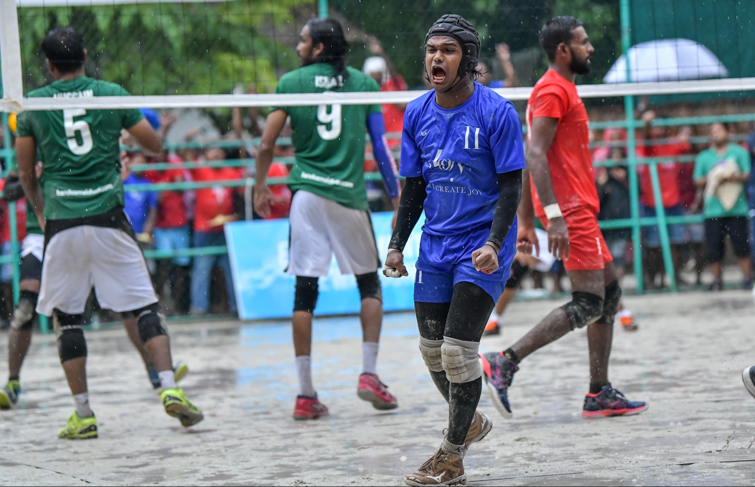 ބަނޑޮސް - 11 އޮކްޓޯބަރ 2019: އާލާ އިންޓަ ރިސޯޓް ވޮލީބޯޅަ މުބާރާތުގެ ޒޯން ޗެމްޕިއަންސް ލީގް ފައިނަލްގައި ރީތި ރަށާއި ބަނޑޮސް ބައްދަލުކުރި މެޗުގެ ތެރެއިން: މިމެޗު 3-1 ސެޓުން މޮޅުވެ ރިސޯޓް ވޮލީބޯޅަ މުބާރާތުގެ ޗެމްޕިއަންކަން ބަނޑޮސް މޯލްޑިވްސް އިން ވަނީ ދިފާއުކޮށްފައި--. ފޮޓޯ:ނިޝާން އަލީ/މިހާރު