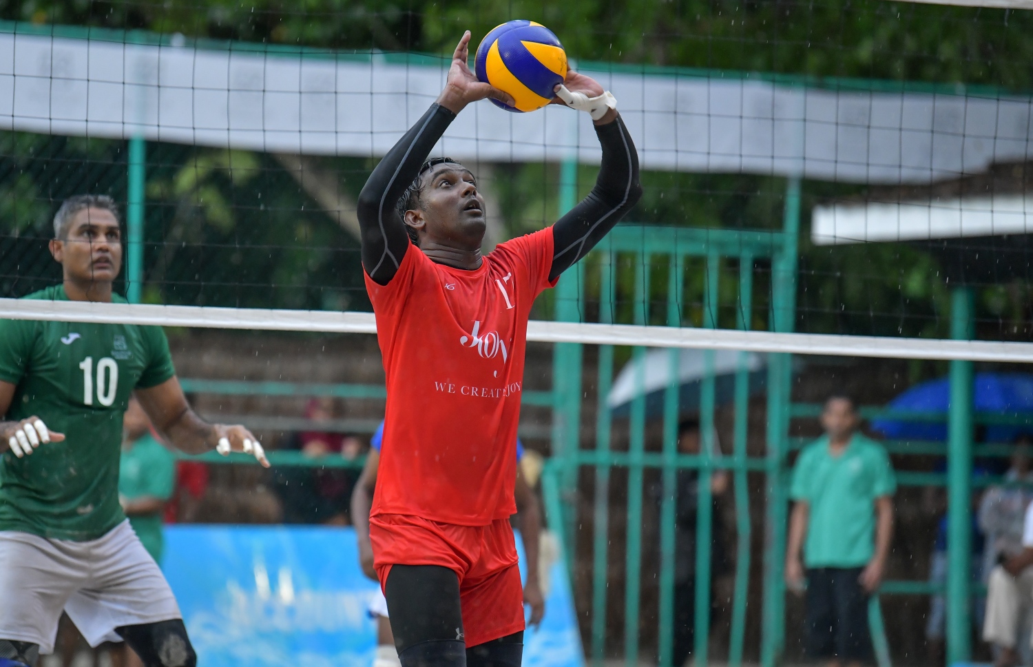 ބަނޑޮސް - 11 އޮކްޓޯބަރ 2019: އާލާ އިންޓަ ރިސޯޓް ވޮލީބޯޅަ މުބާރާތުގެ ޒޯން ޗެމްޕިއަންސް ލީގް ފައިނަލްގައި ރީތި ރަށާއި ބަނޑޮސް ބައްދަލުކުރި މެޗުގެ ތެރެއިން: --. ފޮޓޯ:ނިޝާން އަލީ/މިހާރު