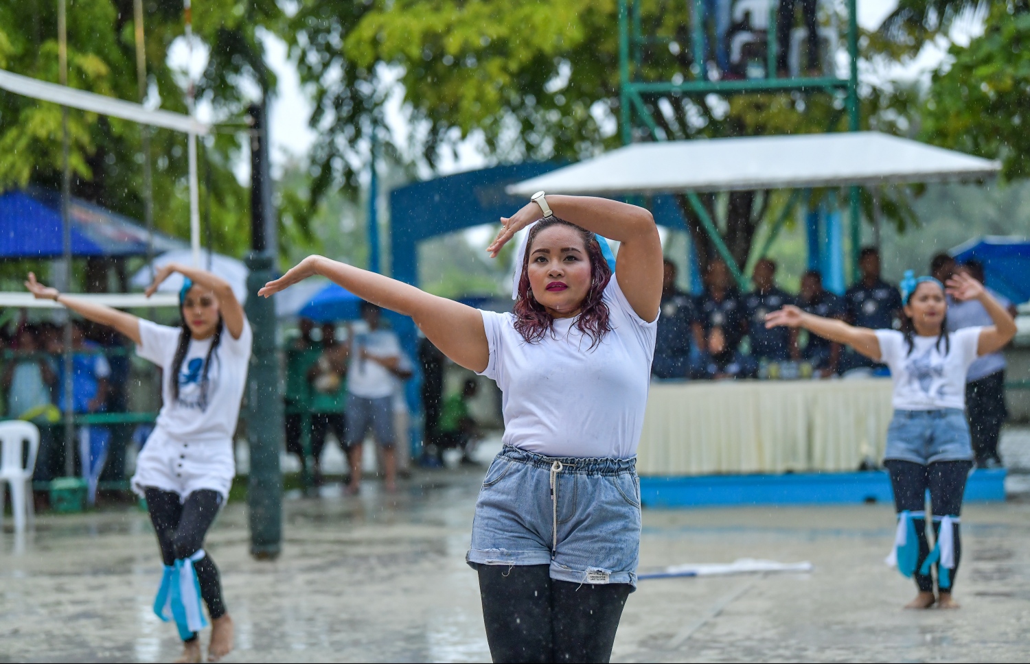 ބަނޑޮސް - 11 އޮކްޓޯބަރ 2019: އާލާ އިންޓަ ރިސޯޓް ވޮލީބޯޅަ މުބާރާތުގެ ޒޯން ޗެމްޕިއަންސް ލީގުގައި ރީތި ރަށާއި ބަނޑޮސް ބައްދަލުކުރި ފައިނަލް މެޗު ފެށުމުގެ ރަސްމިއްޔާތުގެ ތެރެއިން--. ފޮޓޯ:ނިޝާން އަލީ/މިހާރު