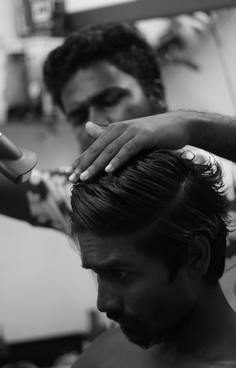 ޖަވާ ސެލޫންގައި މީހެއްގެ އިސްތަށިގަނޑު ސްޓައިލްކޮށްދެނީ؛ މިކަމަށް އޭނާ ޝައުގުވެރިވީ ބައްޕަގެ ފަރާތުން.