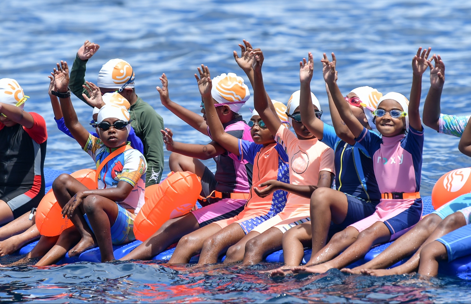 މާލެ (އޮކްޓޯބަރު 12) - ރަސްފަންނު ސަރަހައްދުގައި ސްވިމް މޯލްޑިވްސް އިން ބޭއްވި ދިރާގު މާލޭ އޯޕަން ފެތުމުގެ މުބާރާތް: މިއީ އާއްމުންނަށް ފެތުމުގެ ވާދަވެރި ޕްލެޓްފޯމެއް ހޯދައިދިނުމުގެ ގޮތުން ސްވިމް މޯލްޑިވްސް އިން ރާވައިގެން ފެށި މުބާރާތެއް. --ފޮޓޯ: ނިޝާން އަލީ/ މިހާރު