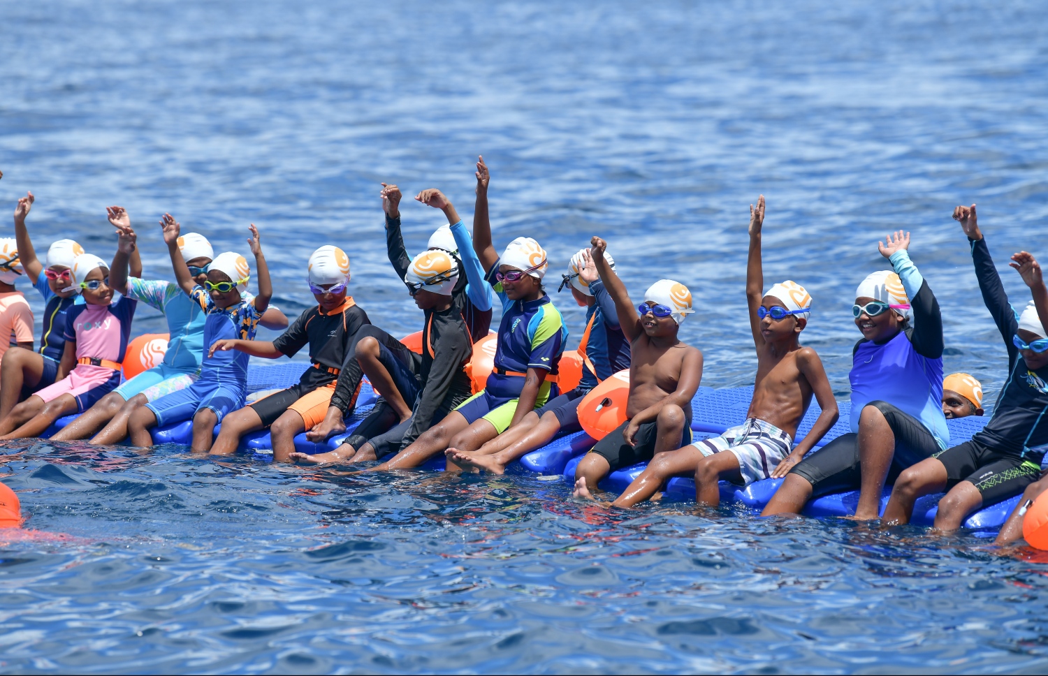 މާލެ (އޮކްޓޯބަރު 12) - ރަސްފަންނު ސަރަހައްދުގައި ސްވިމް މޯލްޑިވްސް އިން ބޭއްވި ދިރާގު މާލޭ އޯޕަން ފެތުމުގެ މުބާރާތް: މިއީ އާއްމުންނަށް ފެތުމުގެ ވާދަވެރި ޕްލެޓްފޯމެއް ހޯދައިދިނުމުގެ ގޮތުން ސްވިމް މޯލްޑިވްސް އިން ރާވައިގެން ފެށި މުބާރާތެއް. --ފޮޓޯ: ނިޝާން އަލީ/ މިހާރު