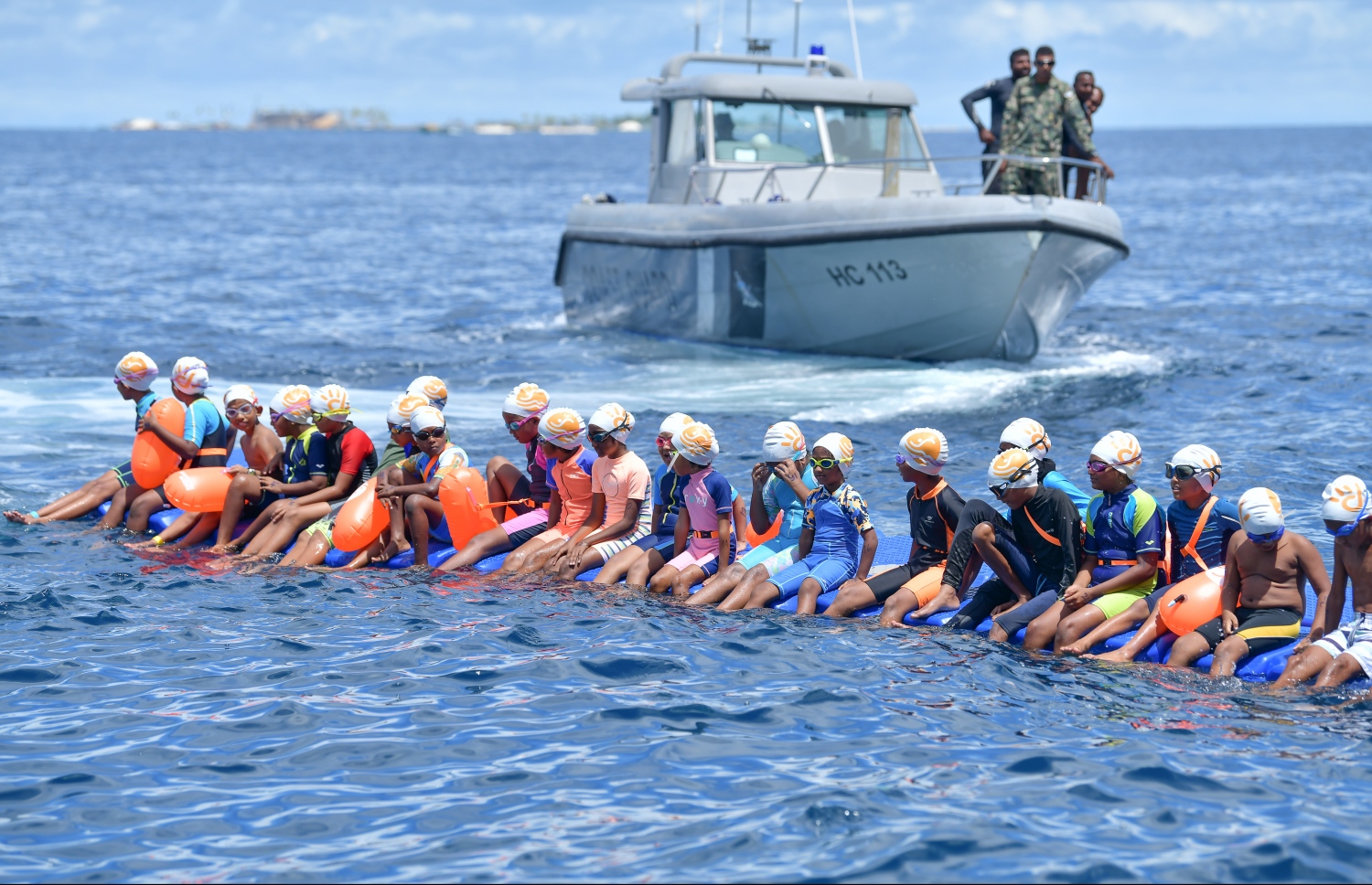 މާލެ (އޮކްޓޯބަރު 12) - ރަސްފަންނު ސަރަހައްދުގައި ސްވިމް މޯލްޑިވްސް އިން ބޭއްވި ދިރާގު މާލޭ އޯޕަން ފެތުމުގެ މުބާރާތް: މިއީ އާއްމުންނަށް ފެތުމުގެ ވާދަވެރި ޕްލެޓްފޯމެއް ހޯދައިދިނުމުގެ ގޮތުން ސްވިމް މޯލްޑިވްސް އިން ރާވައިގެން ފެށި މުބާރާތެއް. --ފޮޓޯ: ނިޝާން އަލީ/ މިހާރު