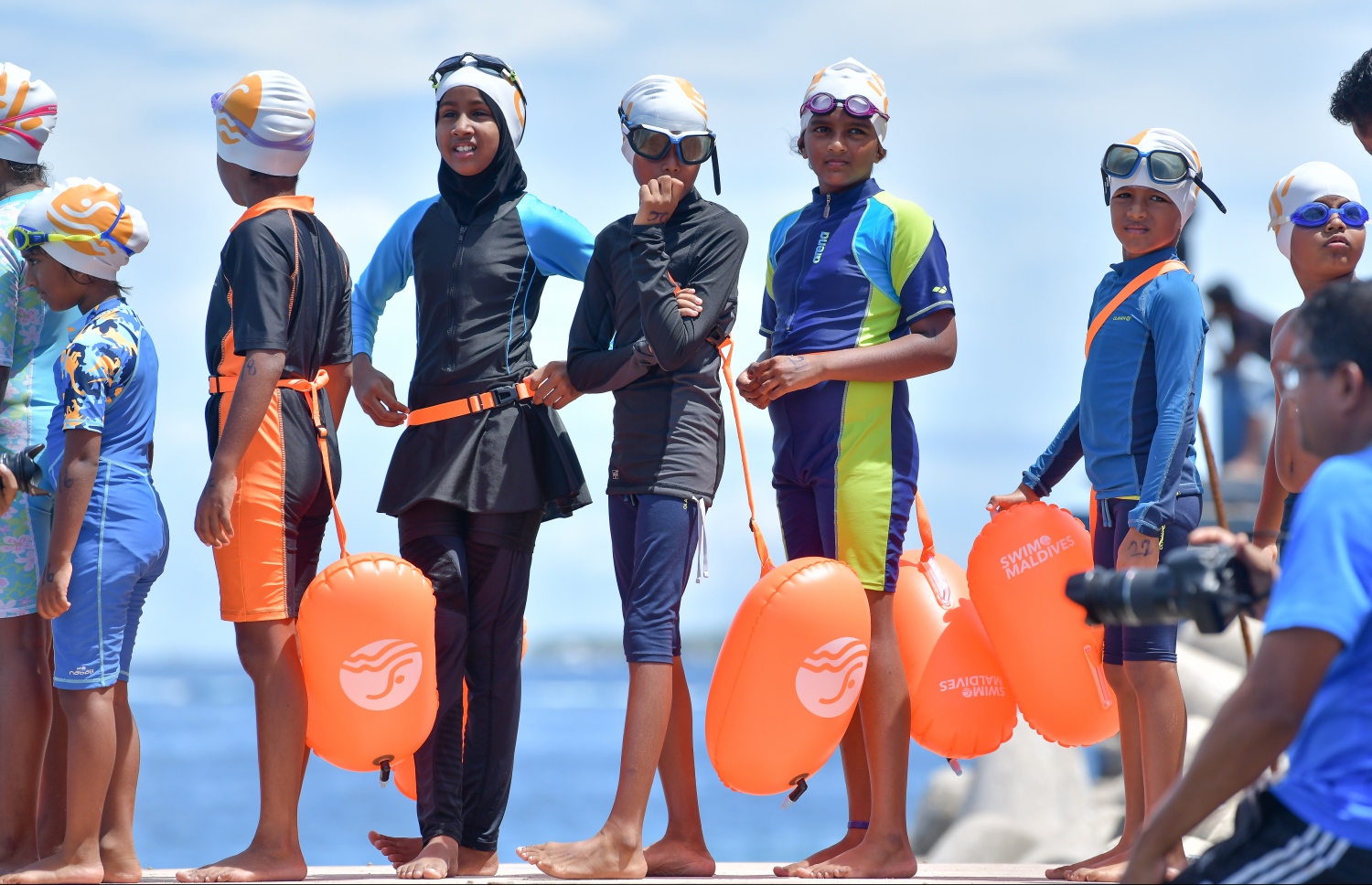 މާލެ (އޮކްޓޯބަރު 12) - ރަސްފަންނު ސަރަހައްދުގައި ސްވިމް މޯލްޑިވްސް އިން ބޭއްވި ދިރާގު މާލޭ އޯޕަން ފެތުމުގެ މުބާރާތް: މިއީ އާއްމުންނަށް ފެތުމުގެ ވާދަވެރި ޕްލެޓްފޯމެއް ހޯދައިދިނުމުގެ ގޮތުން ސްވިމް މޯލްޑިވްސް އިން ރާވައިގެން ފެށި މުބާރާތެއް. --ފޮޓޯ: ނިޝާން އަލީ/ މިހާރު