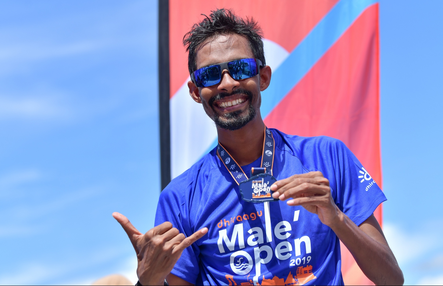 މާލެ (އޮކްޓޯބަރު 12) - ރަސްފަންނު ސަރަހައްދުގައި ސްވިމް މޯލްޑިވްސް އިން ބޭއްވި ދިރާގު މާލޭ އޯޕަން ފެތުމުގެ މުބާރާތް: މިއީ އާއްމުންނަށް ފެތުމުގެ ވާދަވެރި ޕްލެޓްފޯމެއް ހޯދައިދިނުމުގެ ގޮތުން ސްވިމް މޯލްޑިވްސް އިން ރާވައިގެން ފެށި މުބާރާތެއް. --ފޮޓޯ: ނިޝާން އަލީ/ މިހާރު