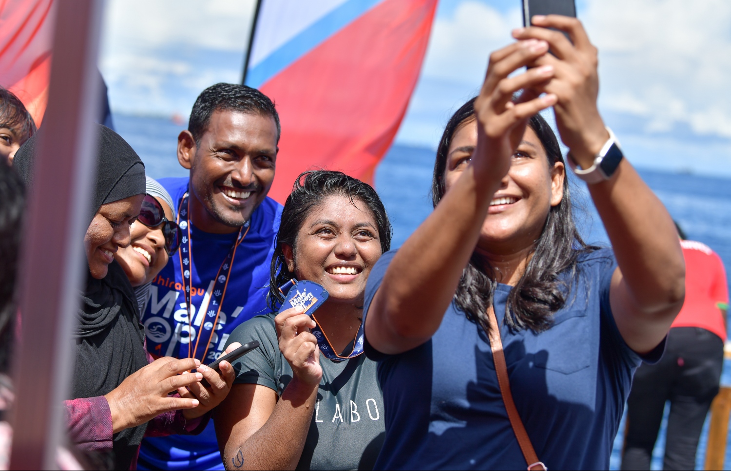 މާލެ (އޮކްޓޯބަރު 12) - ރަސްފަންނު ސަރަހައްދުގައި ސްވިމް މޯލްޑިވްސް އިން ބޭއްވި ދިރާގު މާލޭ އޯޕަން ފެތުމުގެ މުބާރާތް: މިއީ އާއްމުންނަށް ފެތުމުގެ ވާދަވެރި ޕްލެޓްފޯމެއް ހޯދައިދިނުމުގެ ގޮތުން ސްވިމް މޯލްޑިވްސް އިން ރާވައިގެން ފެށި މުބާރާތެއް. --ފޮޓޯ: ނިޝާން އަލީ/ މިހާރު