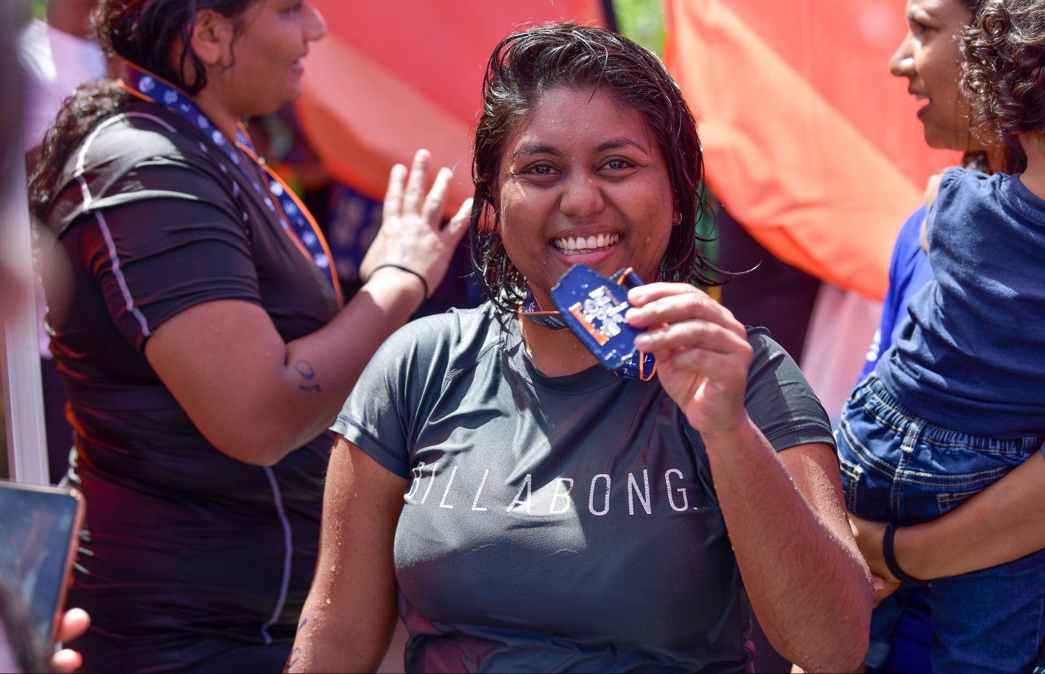 މާލެ (އޮކްޓޯބަރު 12) - ރަސްފަންނު ސަރަހައްދުގައި ސްވިމް މޯލްޑިވްސް އިން ބޭއްވި ދިރާގު މާލޭ އޯޕަން ފެތުމުގެ މުބާރާތް: މިއީ އާއްމުންނަށް ފެތުމުގެ ވާދަވެރި ޕްލެޓްފޯމެއް ހޯދައިދިނުމުގެ ގޮތުން ސްވިމް މޯލްޑިވްސް އިން ރާވައިގެން ފެށި މުބާރާތެއް. --ފޮޓޯ: ނިޝާން އަލީ/ މިހާރު