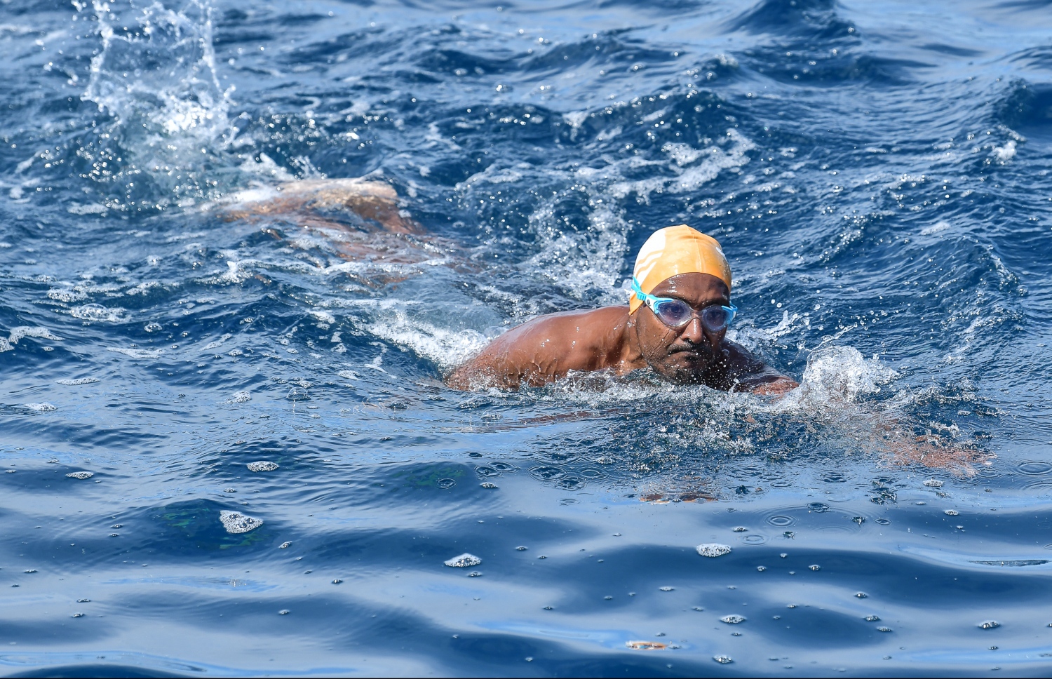 މާލެ (އޮކްޓޯބަރު 12) - ރަސްފަންނު ސަރަހައްދުގައި ސްވިމް މޯލްޑިވްސް އިން ބޭއްވި ދިރާގު މާލޭ އޯޕަން ފެތުމުގެ މުބާރާތް: މިއީ އާއްމުންނަށް ފެތުމުގެ ވާދަވެރި ޕްލެޓްފޯމެއް ހޯދައިދިނުމުގެ ގޮތުން ސްވިމް މޯލްޑިވްސް އިން ރާވައިގެން ފެށި މުބާރާތެއް. --ފޮޓޯ: ނިޝާން އަލީ/ މިހާރު