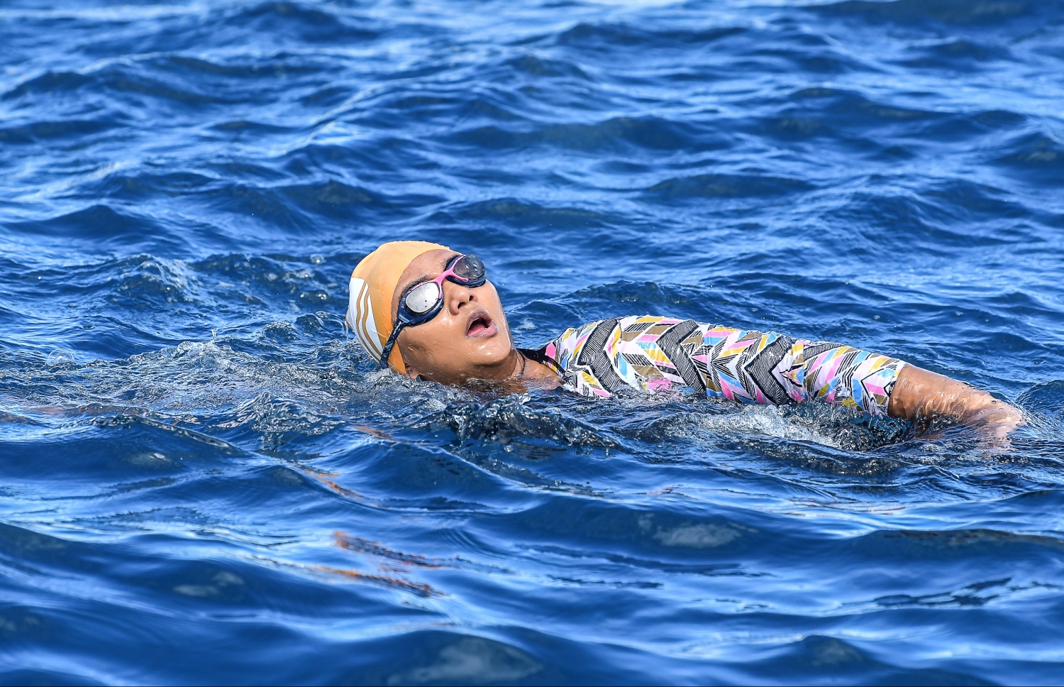 މާލެ (އޮކްޓޯބަރު 12) - ރަސްފަންނު ސަރަހައްދުގައި ސްވިމް މޯލްޑިވްސް އިން ބޭއްވި ދިރާގު މާލޭ އޯޕަން ފެތުމުގެ މުބާރާތް: މިއީ އާއްމުންނަށް ފެތުމުގެ ވާދަވެރި ޕްލެޓްފޯމެއް ހޯދައިދިނުމުގެ ގޮތުން ސްވިމް މޯލްޑިވްސް އިން ރާވައިގެން ފެށި މުބާރާތެއް. --ފޮޓޯ: ނިޝާން އަލީ/ މިހާރު