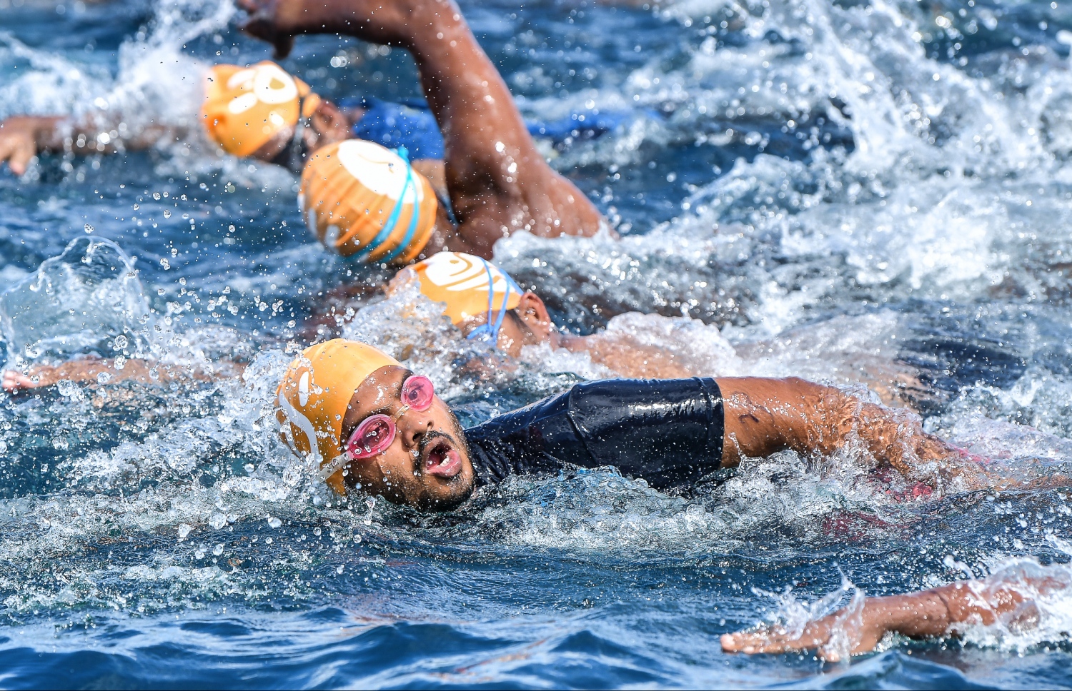 މާލެ (އޮކްޓޯބަރު 12) - ރަސްފަންނު ސަރަހައްދުގައި ސްވިމް މޯލްޑިވްސް އިން ބޭއްވި ދިރާގު މާލޭ އޯޕަން ފެތުމުގެ މުބާރާތް: މިއީ އާއްމުންނަށް ފެތުމުގެ ވާދަވެރި ޕްލެޓްފޯމެއް ހޯދައިދިނުމުގެ ގޮތުން ސްވިމް މޯލްޑިވްސް އިން ރާވައިގެން ފެށި މުބާރާތެއް. --ފޮޓޯ: ނިޝާން އަލީ/ މިހާރު