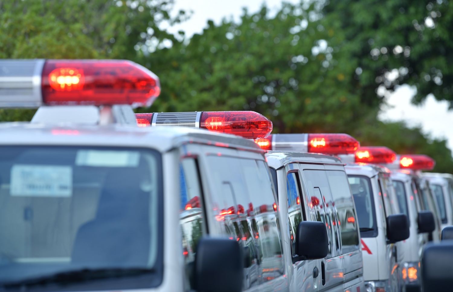 މިއަދު ހަވާލުކުރި ބައެއް އެމްބިއުލާންސްތައް. ފޮޓޯ:ނިޝާން އަލީ/މިހާރު