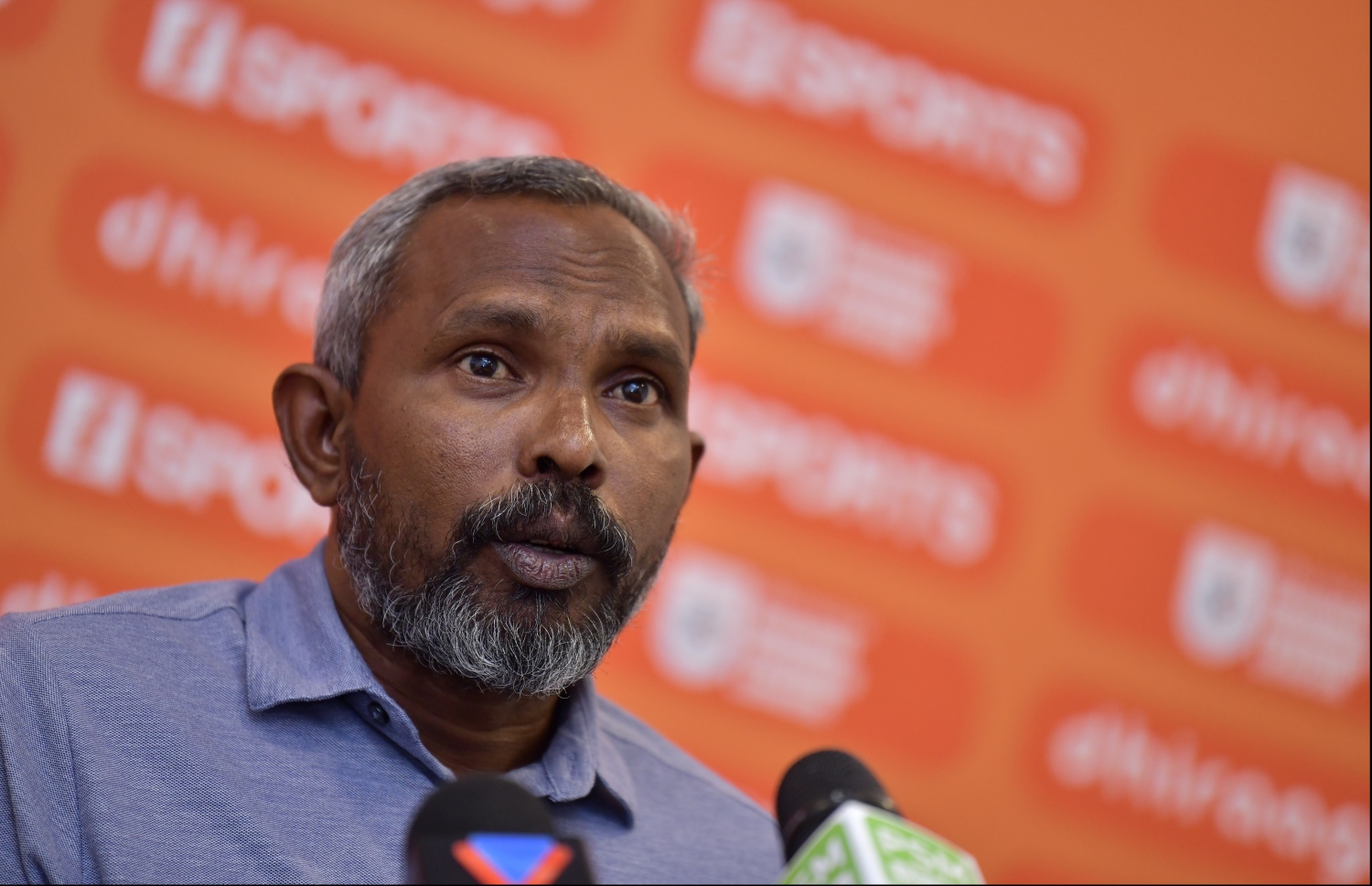 ނިލަންދޫގެ ކޯޗު ފެސްކޯ ނޫސްވެރިންގެ ބައްދަލުވުމުގެ ތެރެއިން ވާހަކަ ދައްކަނީ. -- ފޮޓޯ: ހުސެއިން ވަހީދު/ މިހާރު