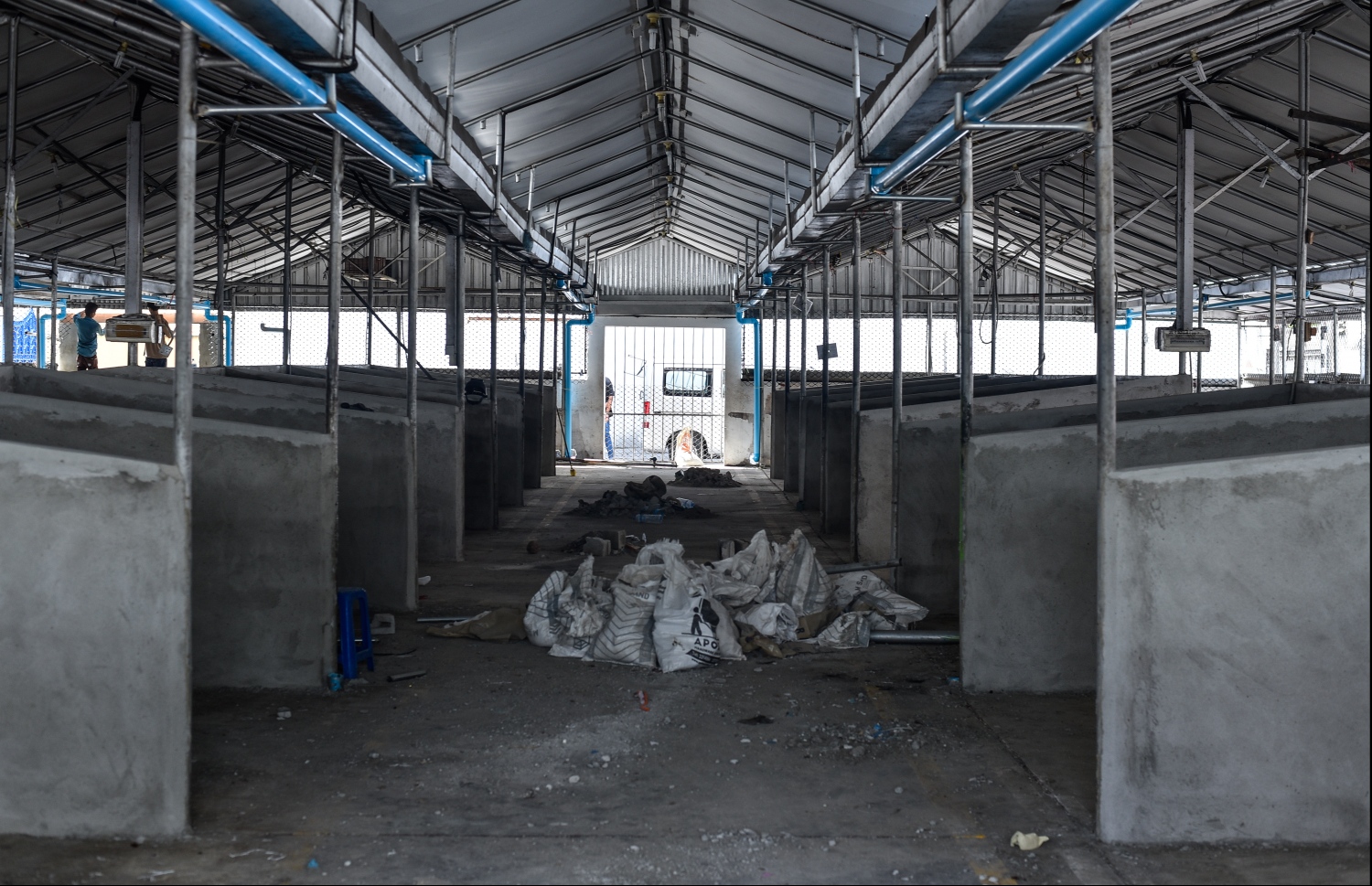 މާރުކޭޓުގެ އެތެރެ: މަސައްކަތް މަޑު ޖެހިފައިވަނީ ކައުންސިލްގެ ދެބަސްވުންތަކާ ގުޅިގެން-- ފޮޓޯ: ހުސައިން ވަހީދު/މިހާރު