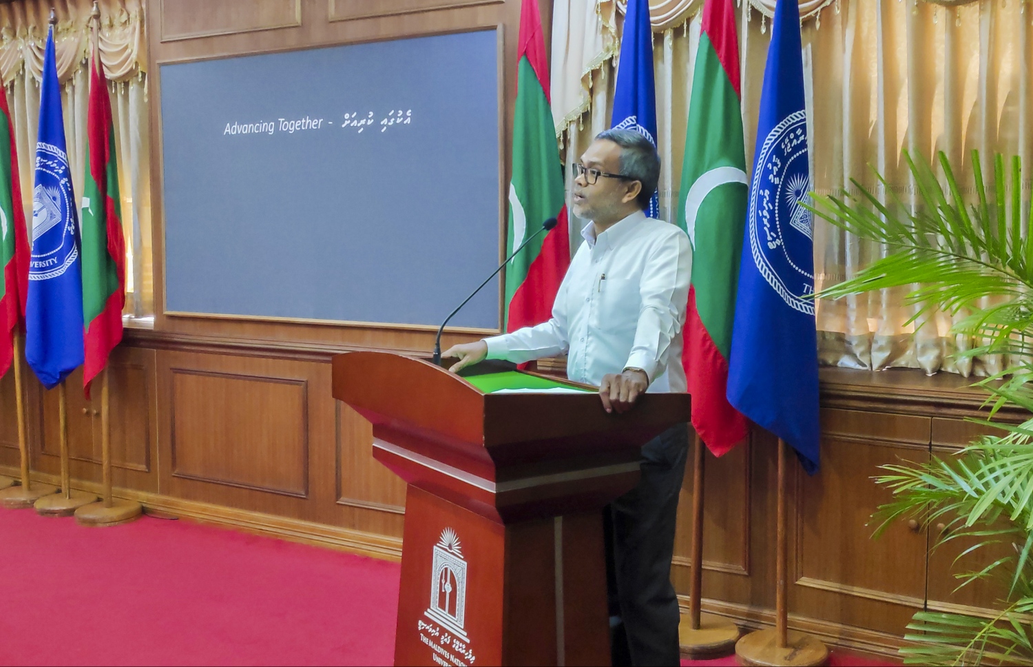 އެމްއެންޔޫގެ ރިސާޗް ޑިޕާޓްމަންޓްގެ އެސިސްޓަންޓް ޕްރޮފެސަރު ފަޒީލް ނަޖީބް މިއަދުގެ ރަސްމިއްޔާތުގައި ވާހަކަދައްކަވަނީ -- ފޮޓޯ: އެމްއެންޔޫ