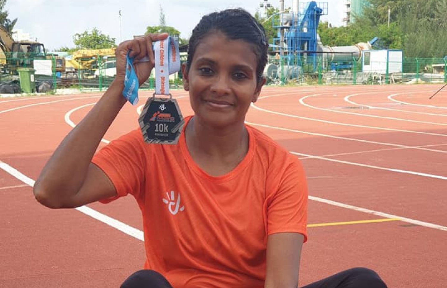 ހުސީ،  ދިރާގު ރޯޑް ރޭހުގައި 10 ކިލޯމީޓަރުގެ ދުވުން ފުރިހަމަ ކުރުމަށް ފަހު މެޑެލްއާ އެކު