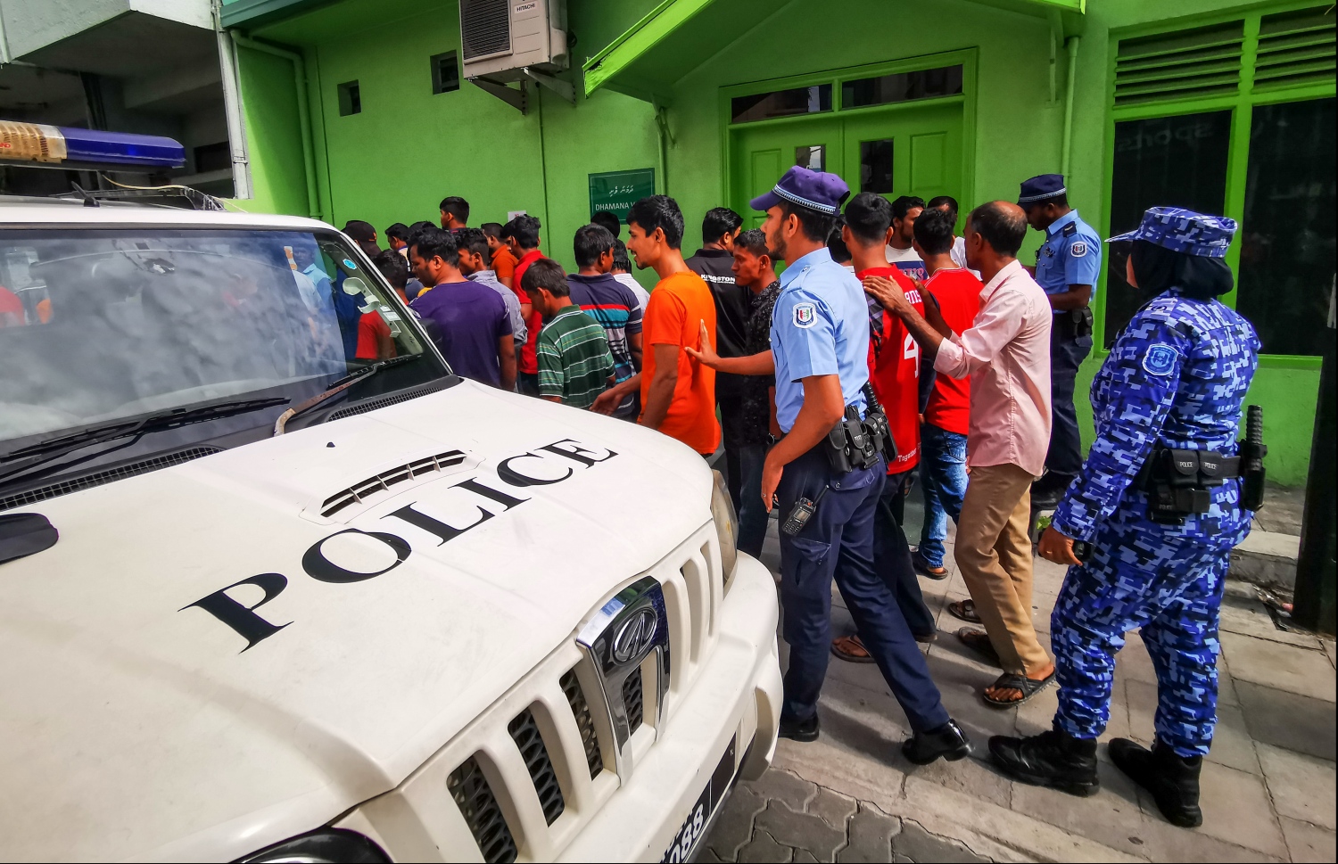 ރާއްޖޭގައި މަސައްކަތް ކުރާ ބިދޭސީންތަކެއްގެ ހަޅުތާލެއް ފުލުހުން ހުއްޓުވަނީ -- ފައިލް ފޮޓޯ: މިހާރު