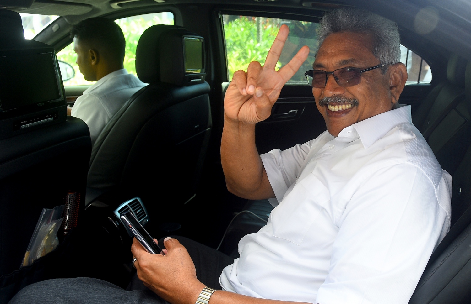 ރިޔާސީ ކެންޑިޑޭޓް ގޯޓާބޭ ރާޖަޕަކްސާ ނޫސްވެރިންގެ ބައްދަލުވުމަށް ފަހު ވަޑައިގަންނަވަނީ. --ފޮޓޯ:އޭއެފްޕީ