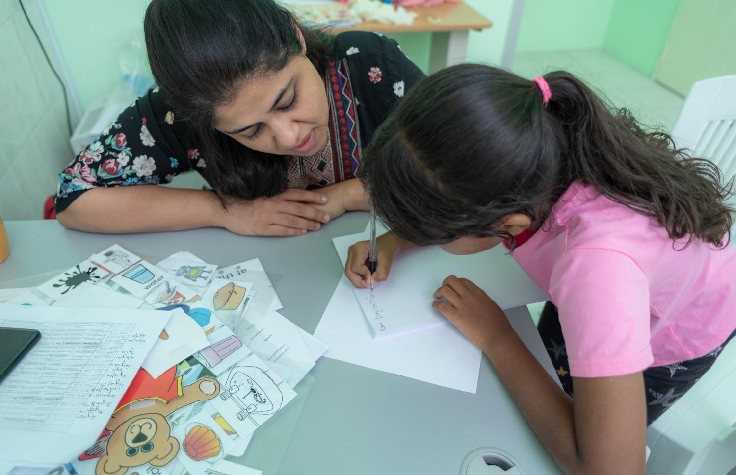 އާކް އާއި ބިއުޓިފުލް އައިސް ޑައުން ސިންޑްރޯމް އިން ލ. ގަމުގައި ކުރިއަށްގެންދިޔަ ކޭމްޕުގައި ބައިވެރިވި ދަރިވަރެއް -- ފޮޓޯ: އާކް