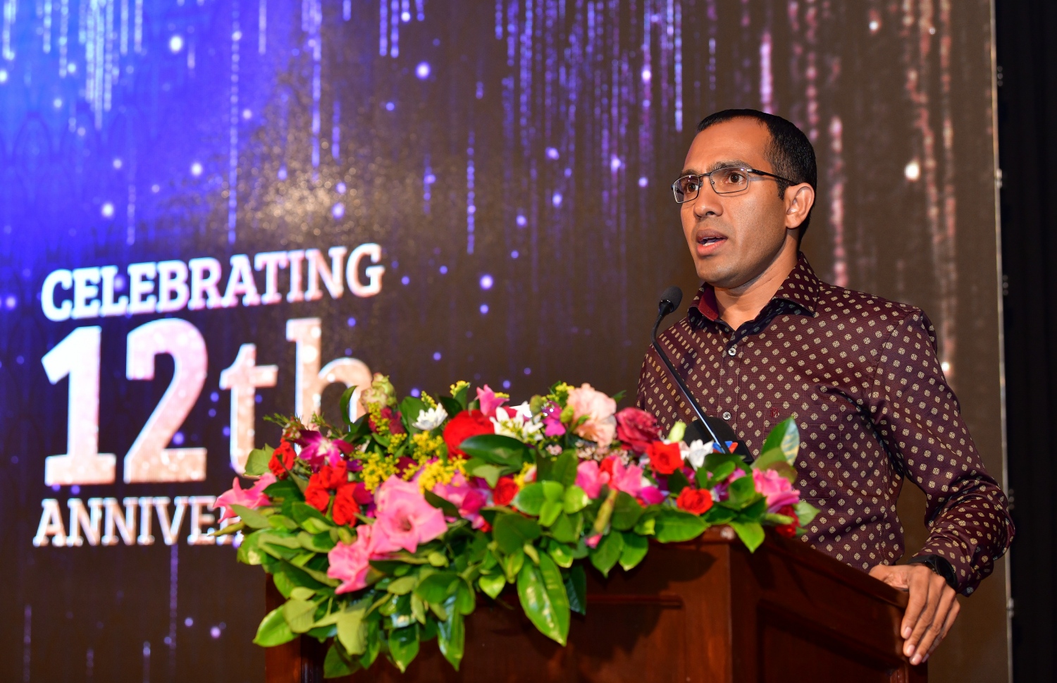 އޮކްޓޯބަރު 18، 2019- ވިލާ ކޮލެޖުގެ 12 ވަނަ އަހަރީ ދުވަސް ފާހަގަކުރުމަށް ބޭއްވި ރަސްމިއްޔާތުގެ ޝަރަގުވެރި މެހުމާން ކޮމިއުނިކޭޝަން، ސައިންސް އެންޑް ޓެކްނޮލޮޖީ މިނިސްޓަރު މަލީހު ވާހަކަ ދައްކަވަނީ.---ފޮޓޯ: ނިޝާން އަލީ/މިހާރު