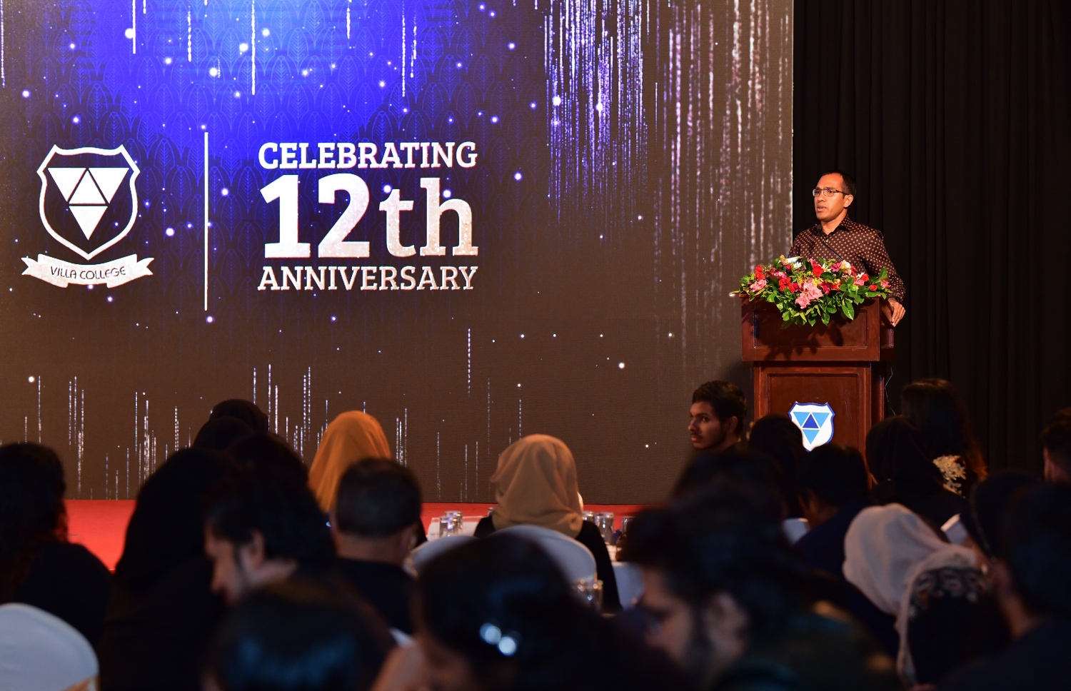 އޮކްޓޯބަރު 18، 2019- ވިލާ ކޮލެޖުގެ 12 ވަނަ އަހަރީ ދުވަސް ފާހަގަކުރުމަށް އެ ކޮލެޖުގައި ބޭއްވި ރަސްމިއްޔާތުގައި ކޮމިއުނިކޭޝަން، ސައިންސް އެންޑް ޓެކްނޮލޮޖީ މިނިސްޓަރު މުހައްމަދު މަލީހު ޖަމާލު ވާހަކަ ދައްކަވަނީ.--- ފޮޓޯ: ނިޝާން އަލީ/ މިހާރު