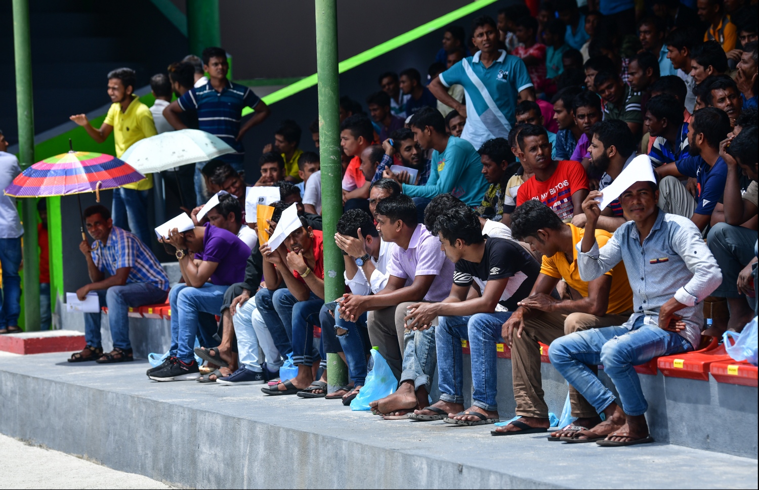 ލިޔެކިޔުންތައް ހެދުމަށް ގަލޮޅު ދަނޑުގައި ކުރިއަށްގެންދިޔަ ޕްރޮގްރާމުގައި ބިދޭސީންތަކެއް ބައިވެރިވަނީ-- ފައިލް ފޮޓޯ: މިހާރު