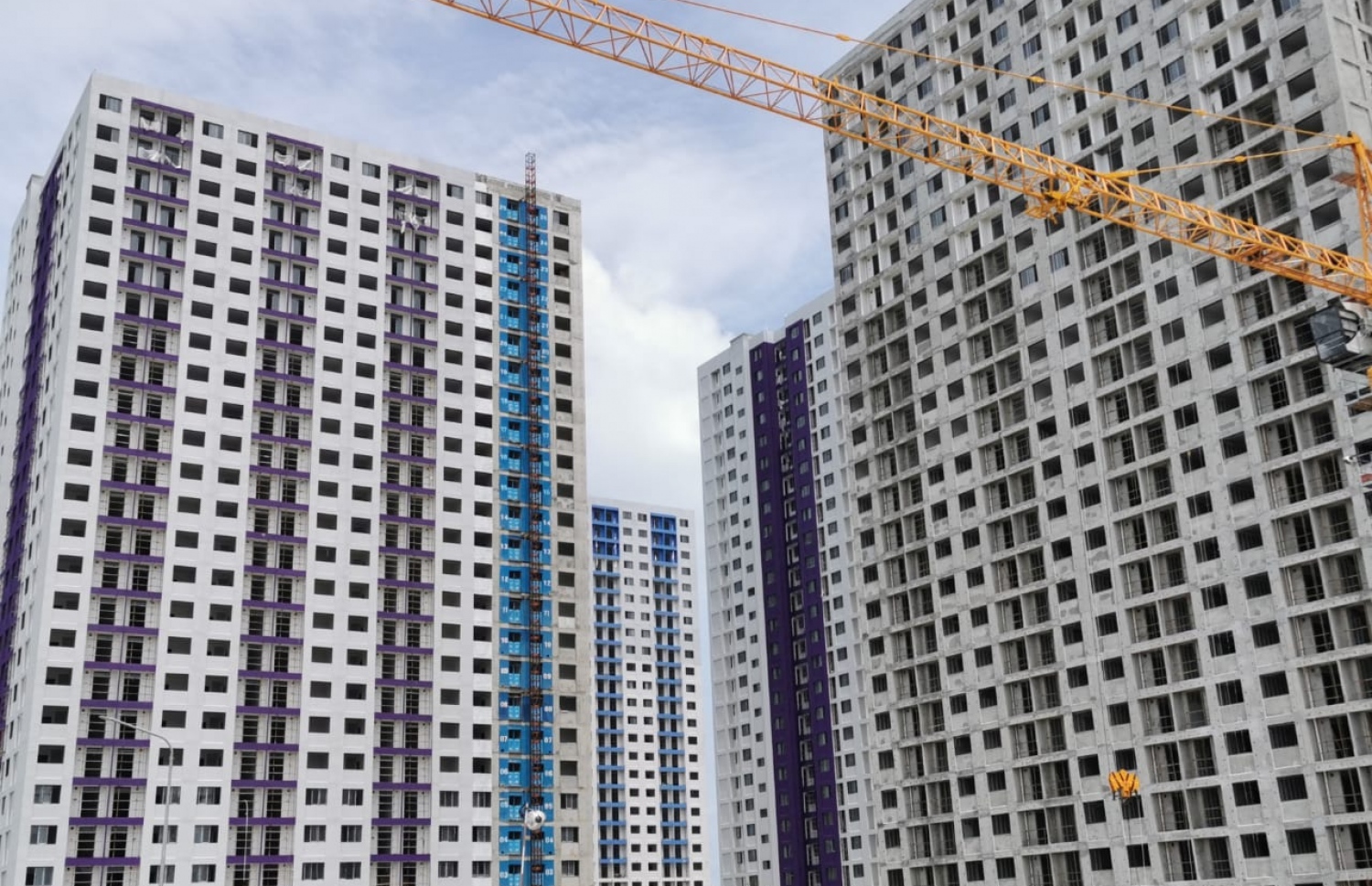 ހުޅުމާލޭގައި އިމާރާތް ކުރަމުން އަންނަ ފްލެޓްތައް: މި ފްލެޓްތައް ނިމޭނެ ކަމަށް ލަފާކޮށްފައި ވަނީ އަންނަ އަހަރުގެ ސެޕްޓެމްބަރު ހިސާބުގައި. --ފޮޓޯ/މިހާރު