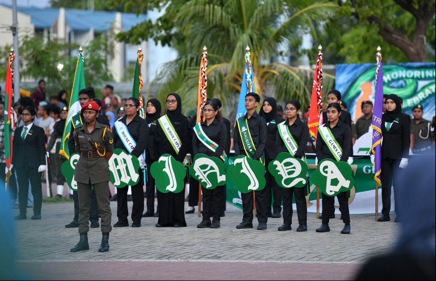 ހުޅުމާލެ: އޮކްޓޯބަރު 20، 2019: އަމީނިއްޔާ ސުކޫލަށް 75 އަހަރު ފުރުމުގެ މުނާސަބަތުގައި ބޭއްވި އެސުކޫލުގެ އަލިމަސް ޔޫބީލް ޕެރޭޑްގެ ތެރެއިން: މި ޕެރޭޑްގައި އެ ސުކޫލުގެ ގިނަ އަދަދެއްގެ ދަރިވަރުންނާއި އިސް ދަރިވަރުން ބައިވެރިވި.-- ފޮޓޯ: ހުސައިން ވަހީދު /މިހާރު