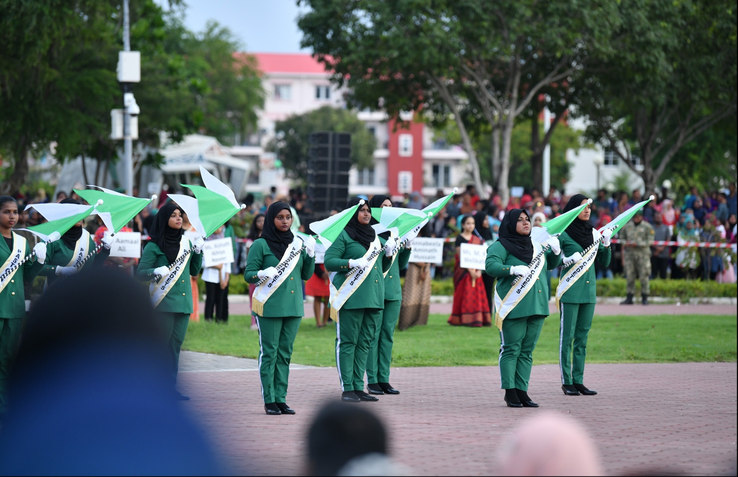 ހުޅުމާލެ: އޮކްޓޯބަރު 20، 2019: އަމީނިއްޔާ ސުކޫލަށް 75 އަހަރު ފުރުމުގެ މުނާސަބަތުގައި ބޭއްވި އެސުކޫލުގެ އަލިމަސް ޔޫބީލް ޕެރޭޑްގެ ތެރެއިން: މި ޕެރޭޑްގައި އެ ސުކޫލުގެ ގިނަ އަދަދެއްގެ ދަރިވަރުންނާއި އިސް ދަރިވަރުން ބައިވެރިވި.-- ފޮޓޯ: ހުސައިން ވަހީދު /މިހާރު