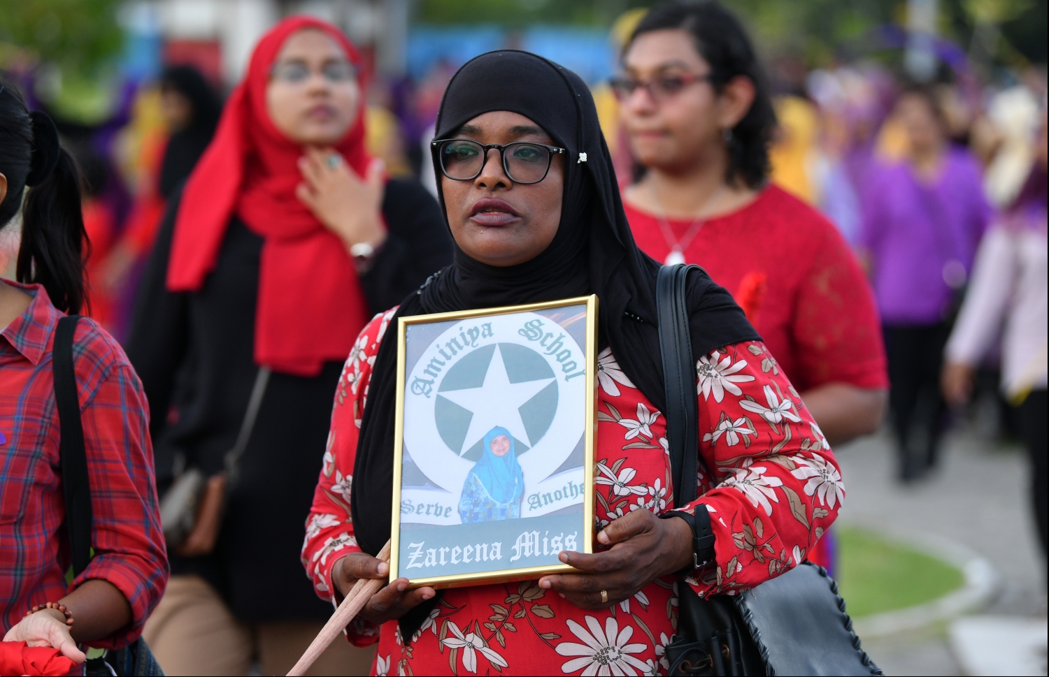 ހުޅުމާލެ: އޮކްޓޯބަރު 20، 2019: އަމީނިއްޔާ ސުކޫލަށް 75 އަހަރު ފުރުމުގެ މުނާސަބަތުގައި ބޭއްވި އެސުކޫލުގެ އަލިމަސް ޔޫބީލް ޕެރޭޑްގެ ތެރެއިން: މި ޕެރޭޑްގައި އެ ސުކޫލުގެ ގިނަ އަދަދެއްގެ ދަރިވަރުންނާއި އިސް ދަރިވަރުން ބައިވެރިވި.-- ފޮޓޯ: ހުސައިން ވަހީދު /މިހާރު