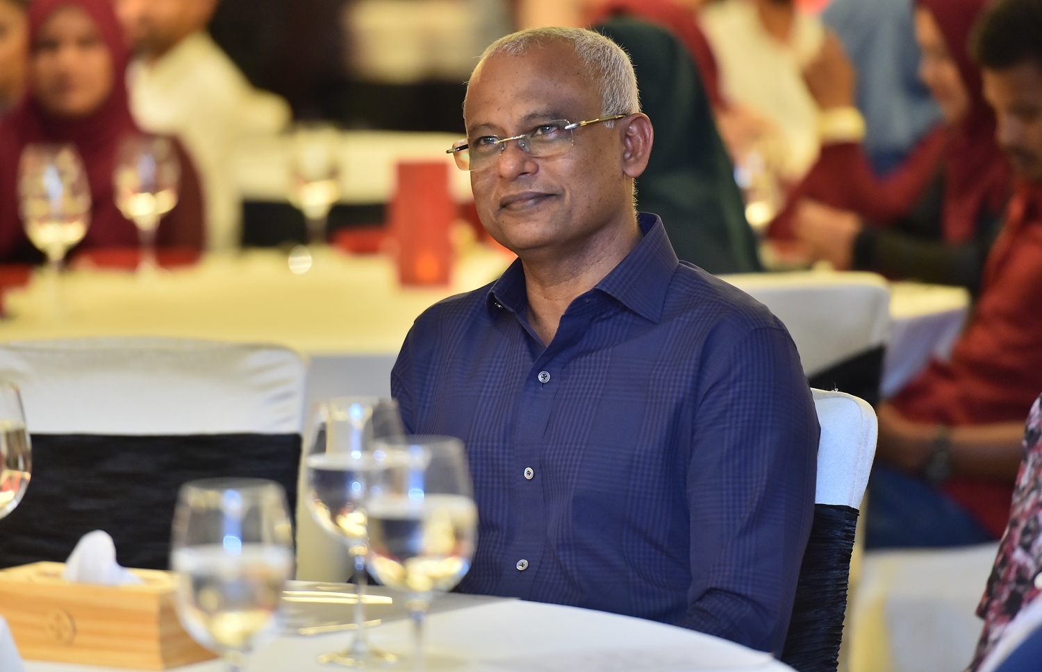 މާލެ: އޮކްޓޯބަރު 17، 2019: މަޝްހޫރު ބަތަލާ ނިއުމާ މުހައްމަދުގެ ފިލްމީ ކެރިއަރަށް 25 އަހަރު ފާހަގަކުރަން ހޮޓެލް ޖެންގައި ބޭއްވި ހަފުލާގައި ރައީސް އިބްރާހީމް މުހައްމަދު ސޯލިހު ބައިވެރިވެ ވަޑައިގަންނަވަނީ.-- ފޮޓޯ: ރައީސް އޮފީސް